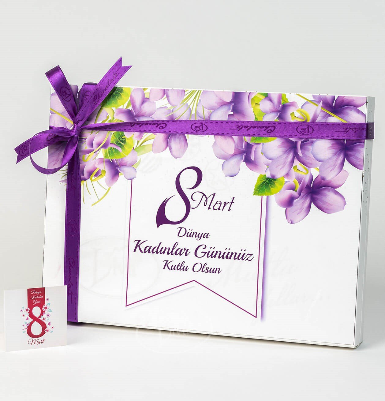 Kadınlar Günü Mor Çiçek Sargılı Madlen 72'li Paket