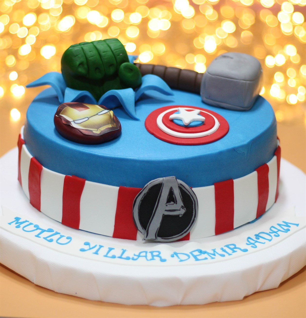 Liva Avengers Dünyası Özel Pasta