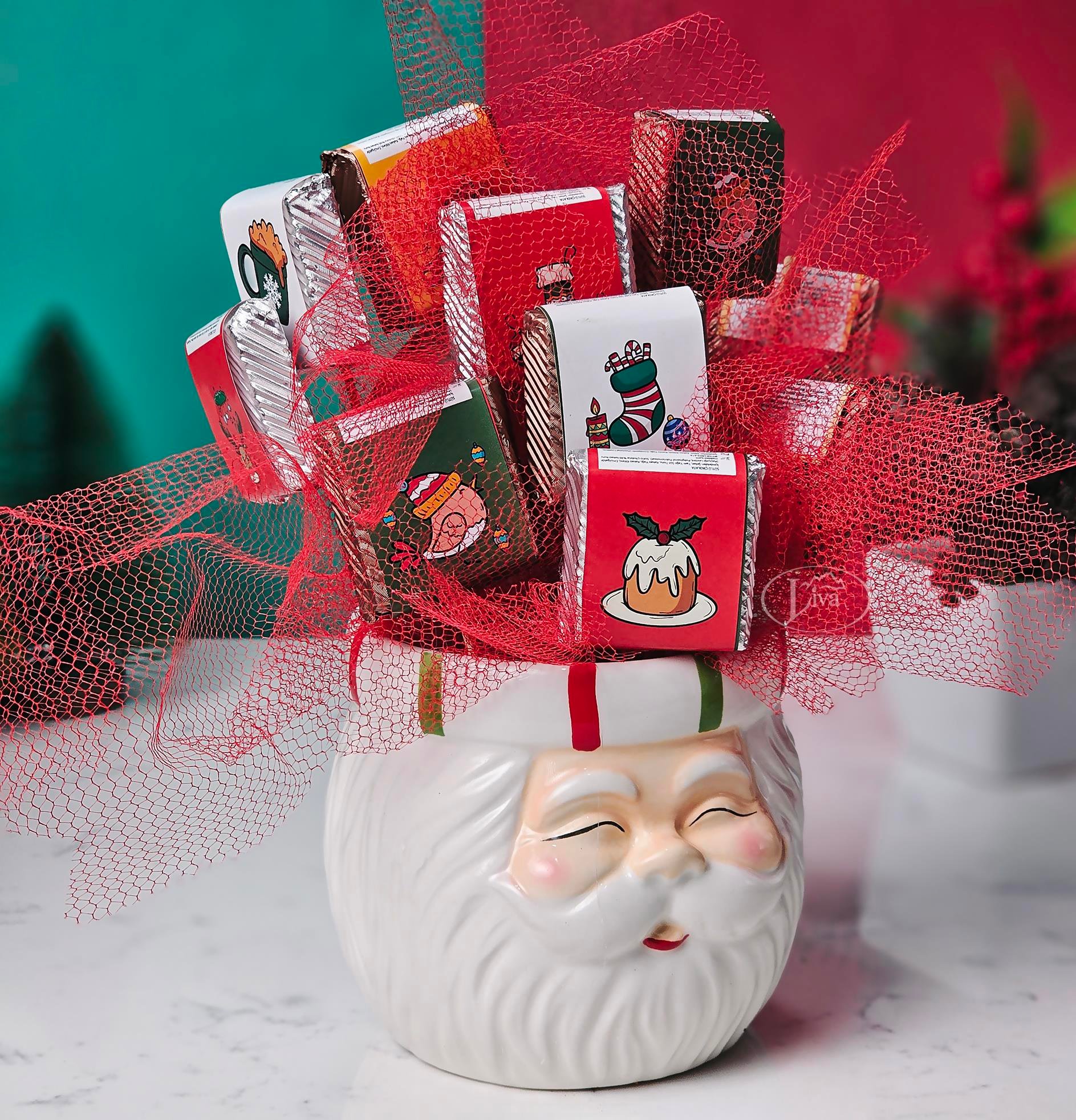Liva Neşeli Noel Baba Çikolata Sunumu
