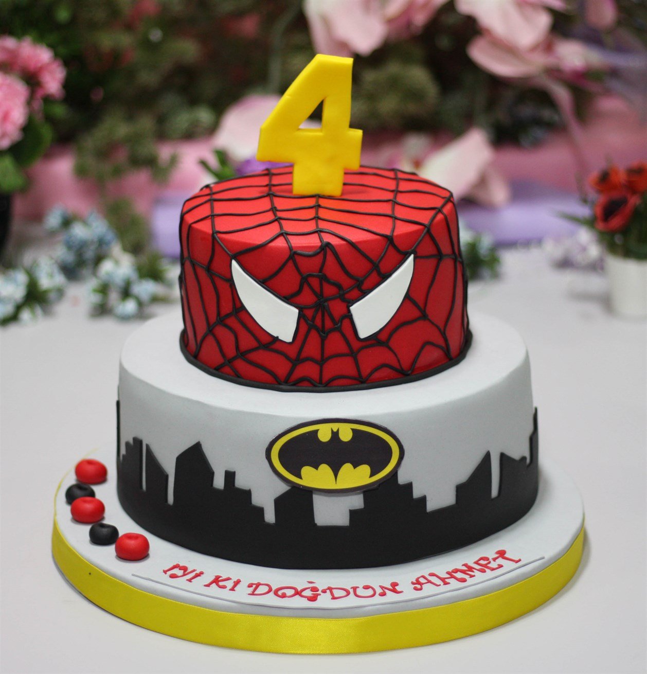 Liva Spiderman ve Batman Özel Pasta