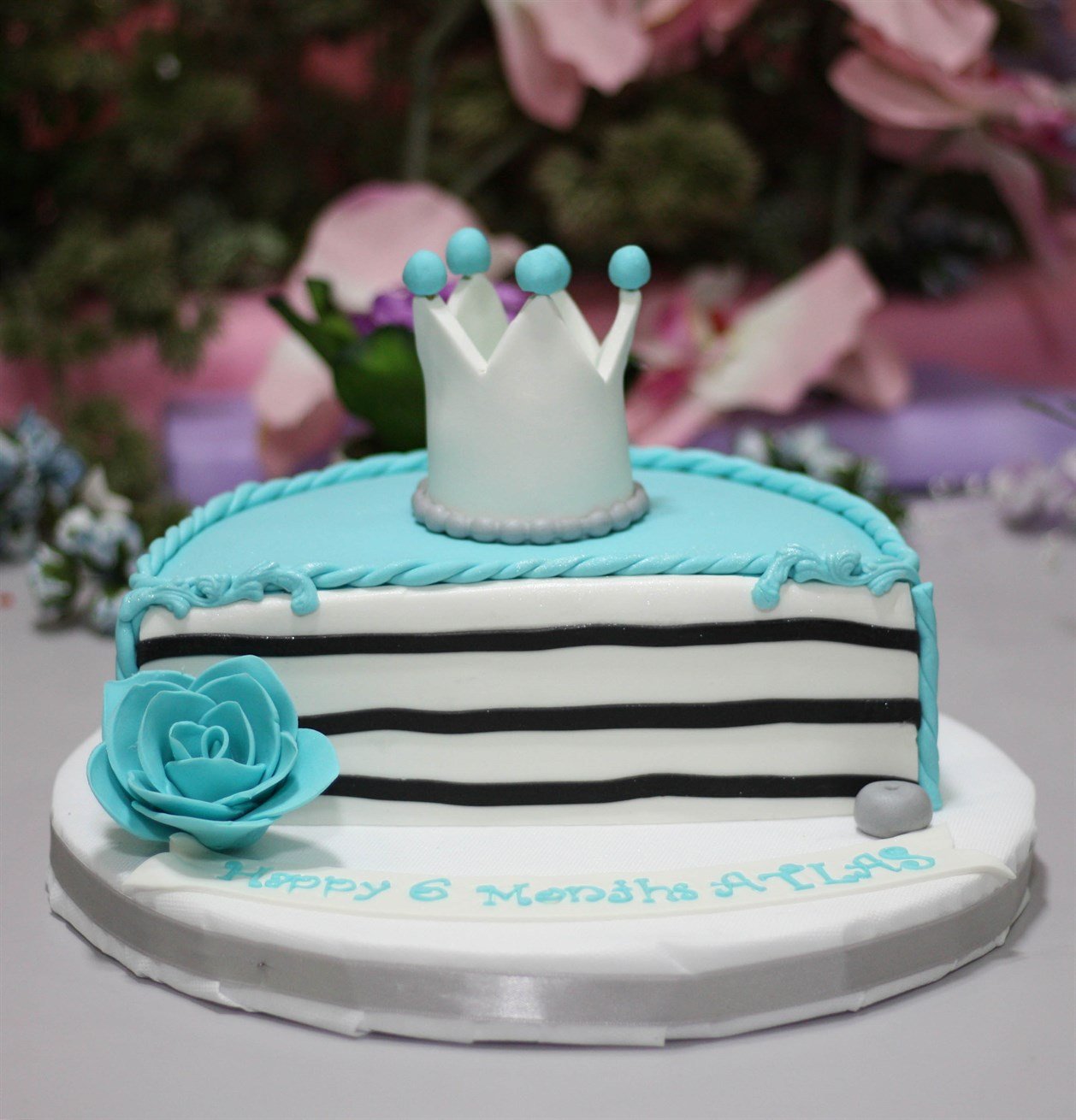 Liva Taçlı Half Cake