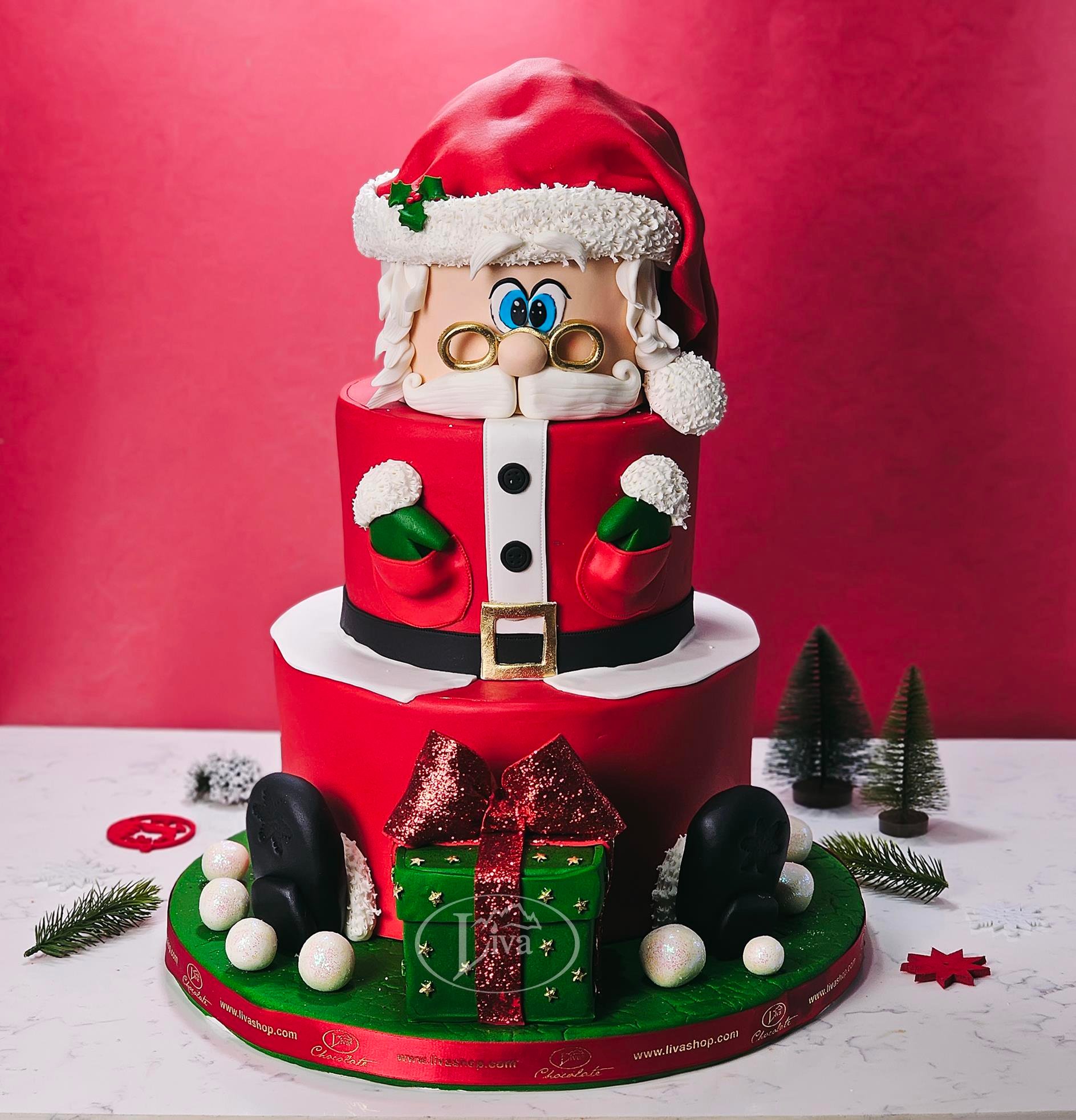Liva Yılbaşı Dev Santa Sürprizi Özel Pasta
