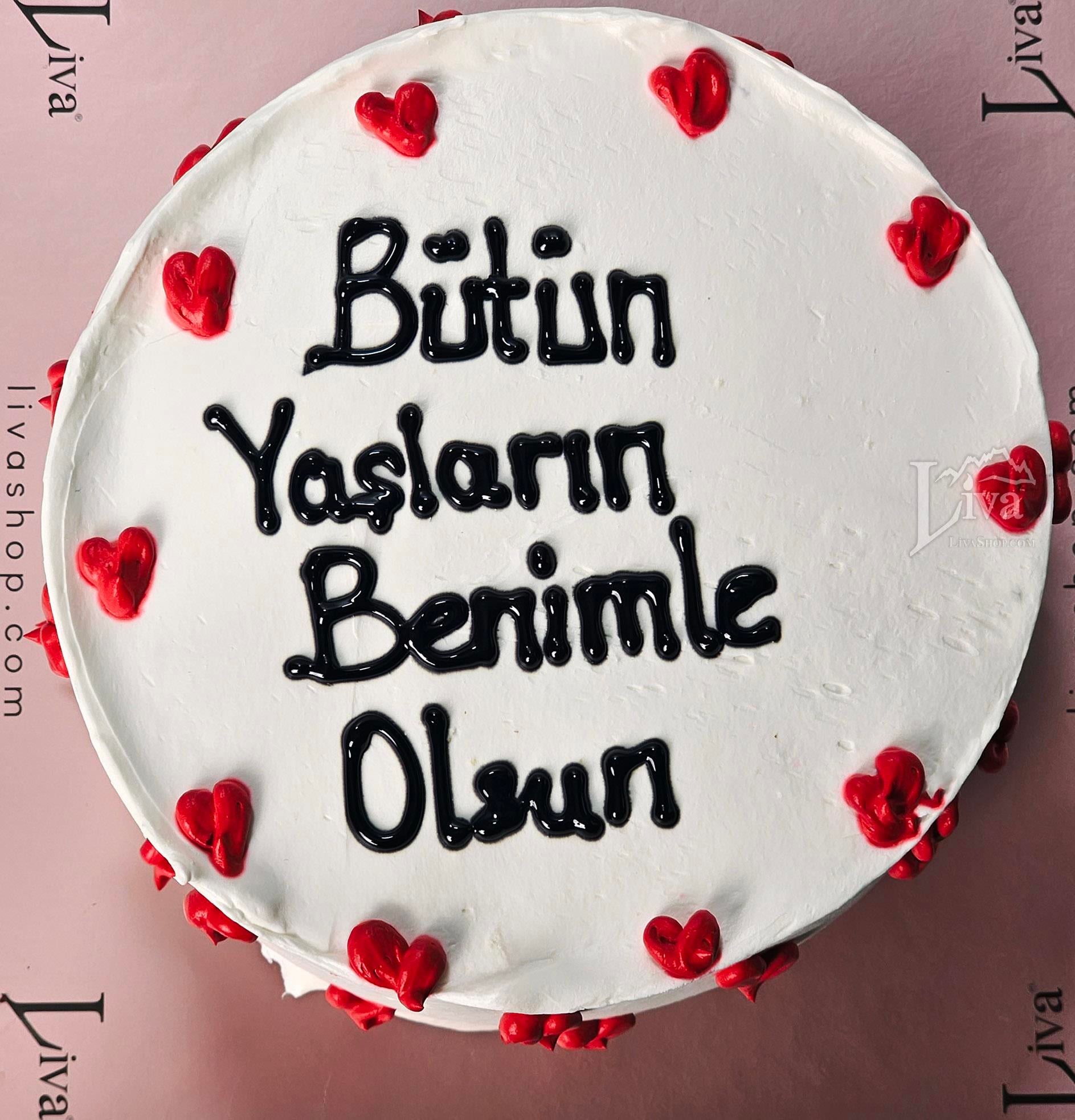 Minik Kalpler Yazılı Pasta