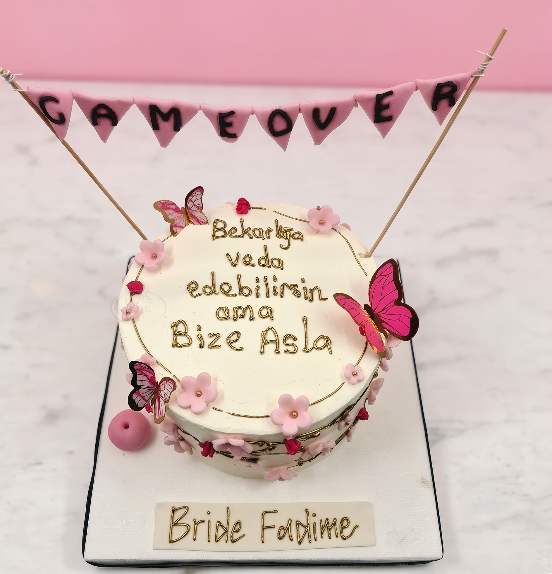 Pembe Kelebek Bekarlığa Veda Yazılı Pasta