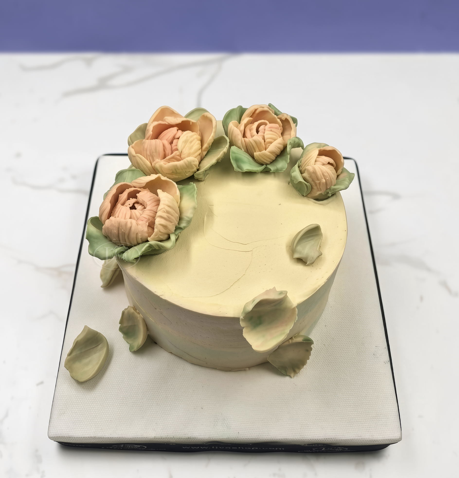 Şakayık Yapraklı Buttercream Özel Pasta