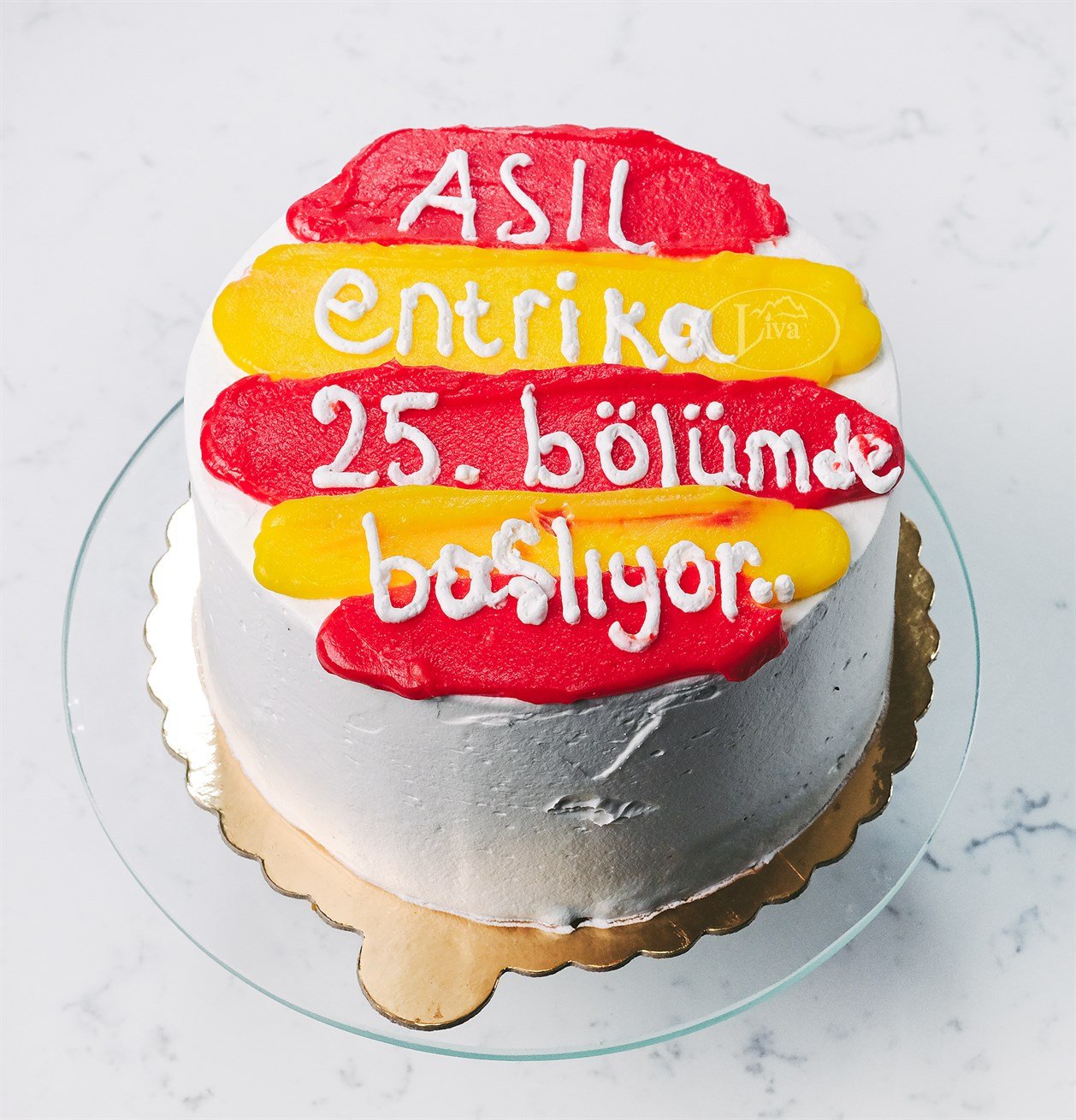 Sarı Kırmızı Aforizmalı Pasta