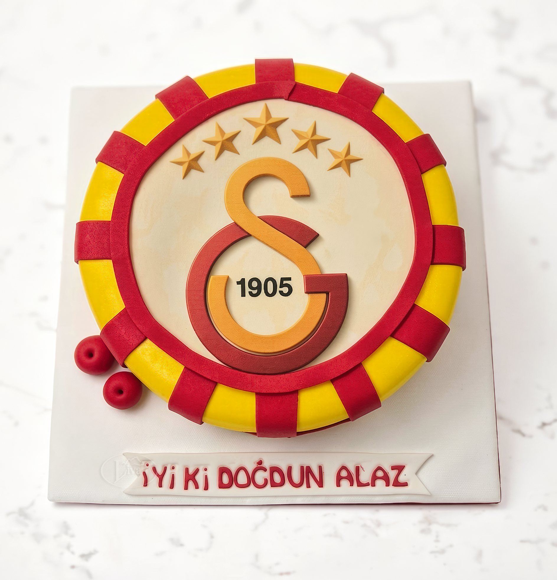 Sarı Kırmızı Sevdamız Özel Pasta