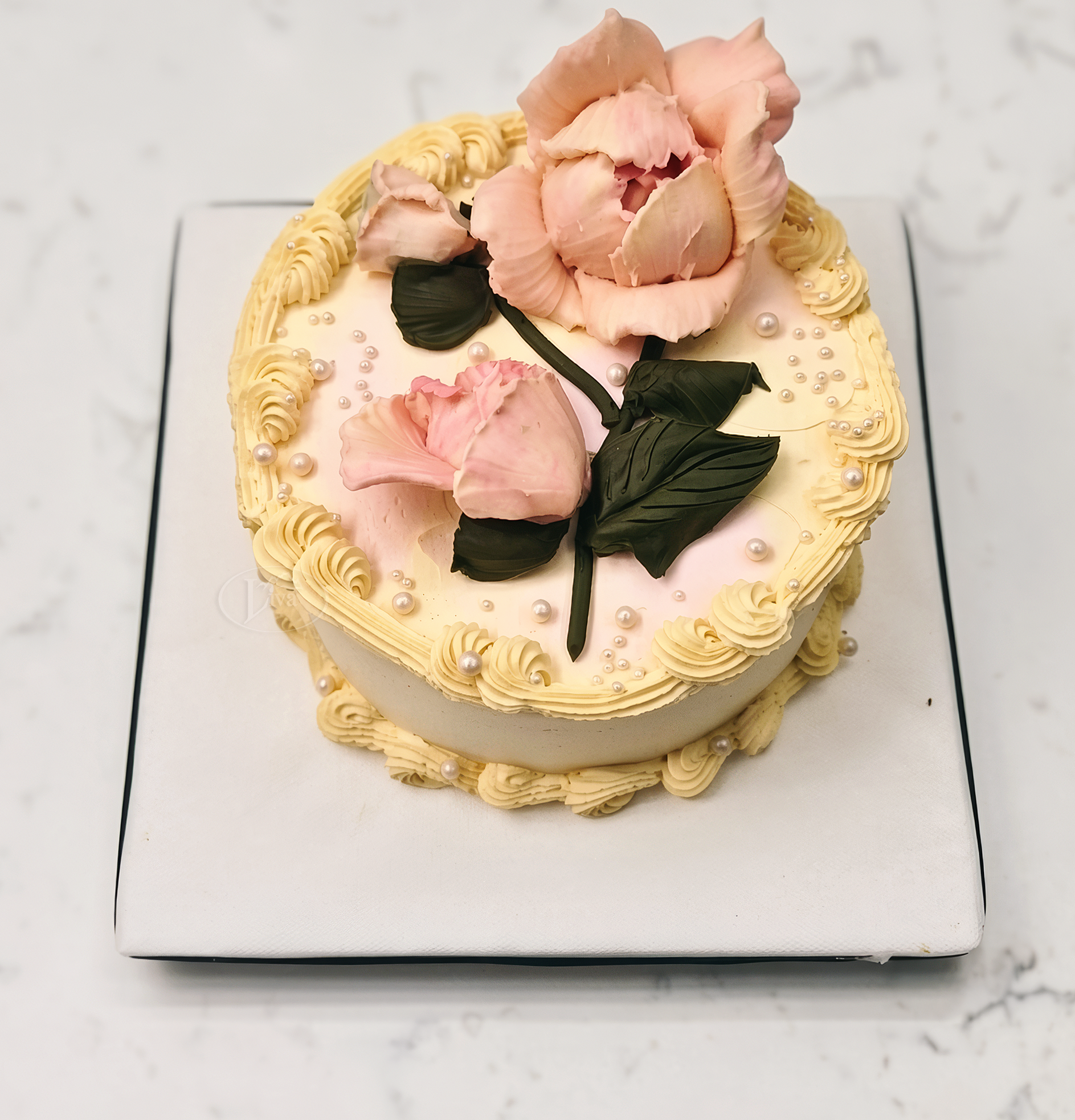 Vintage Gül İnci Buttercream Özel Pasta