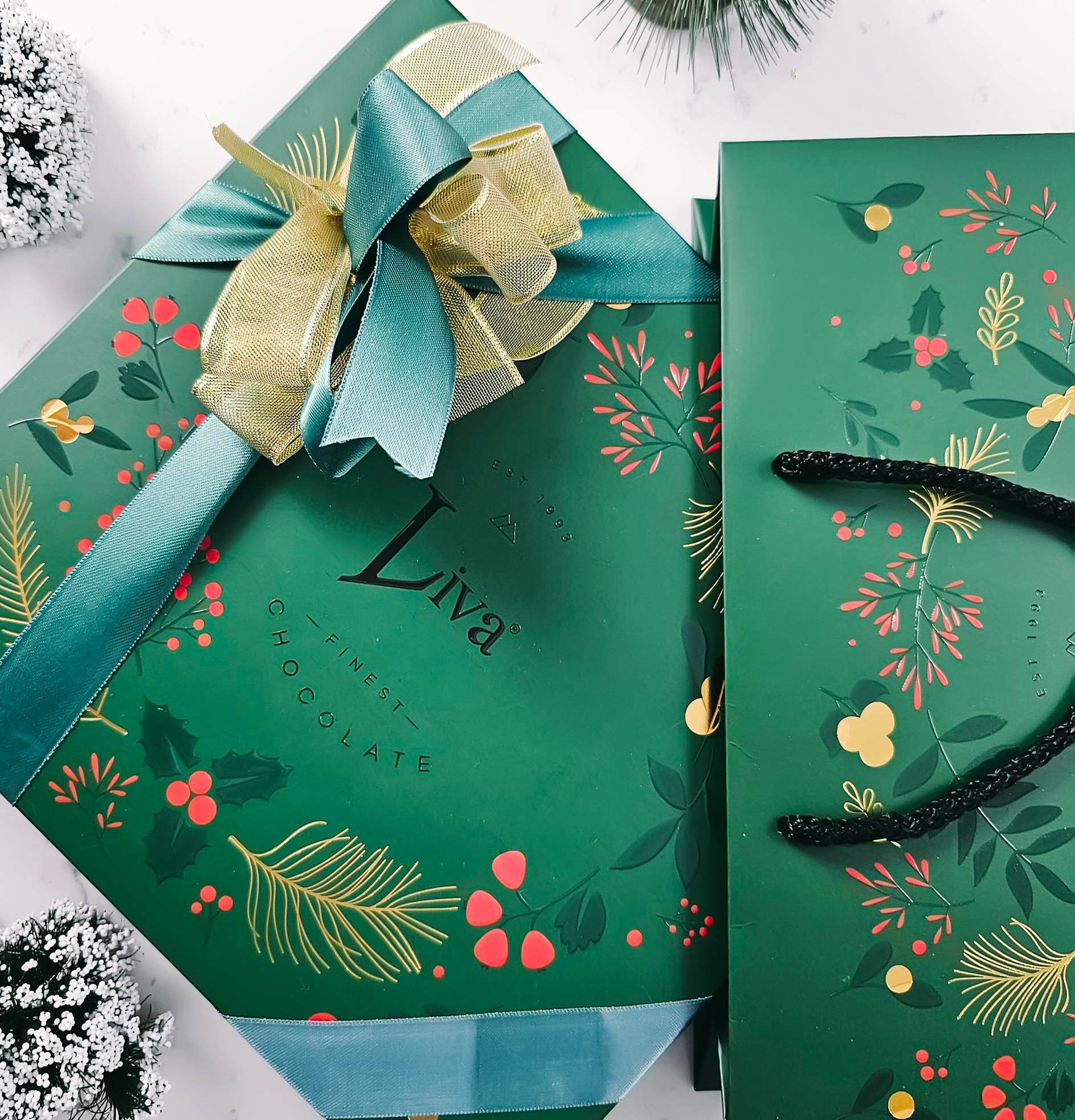 Yılbaşı Çiçekleri Yeşil Kutu 25 Adet Special Çikolata