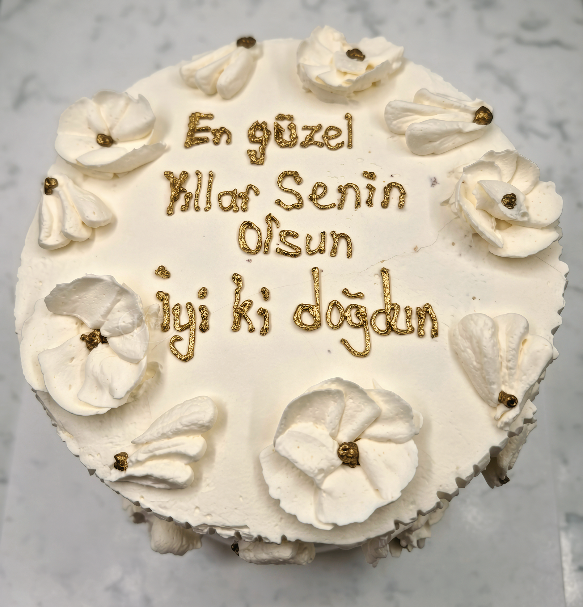 Zarif Beyaz Manolya Yazılı Pasta