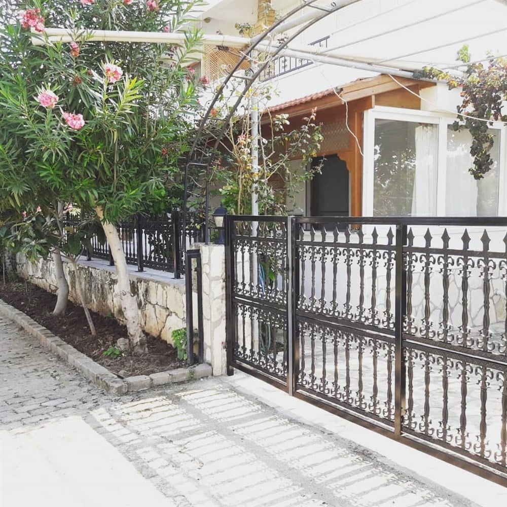 Plastik Ferforje Kapı