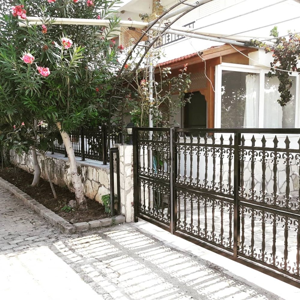 Plastik Ferforje Kapı