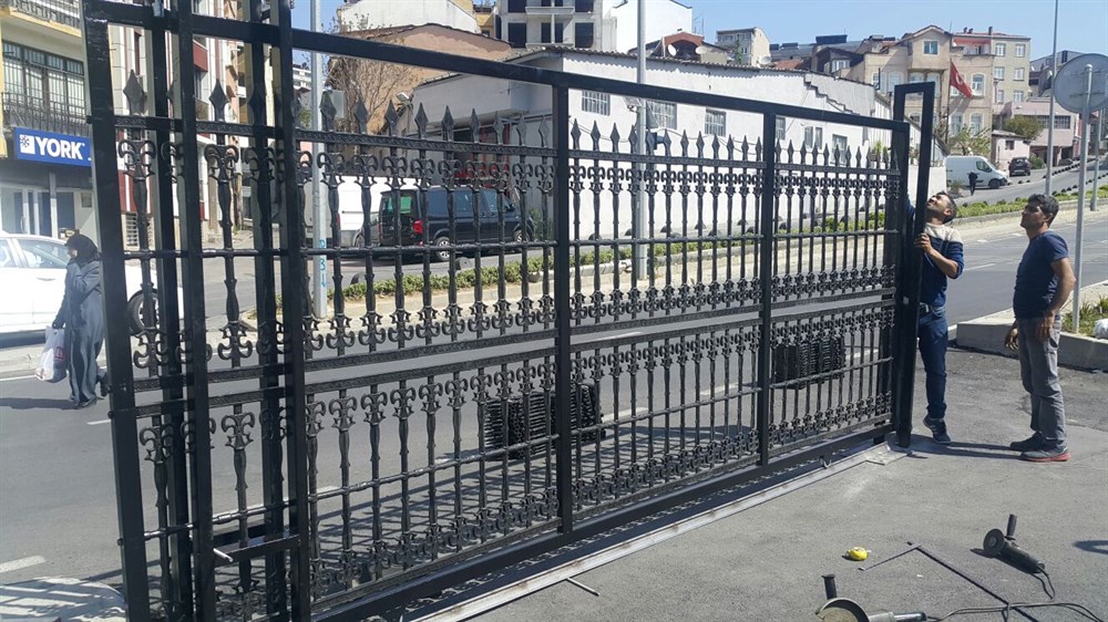 Plastik Ferforje Kapı