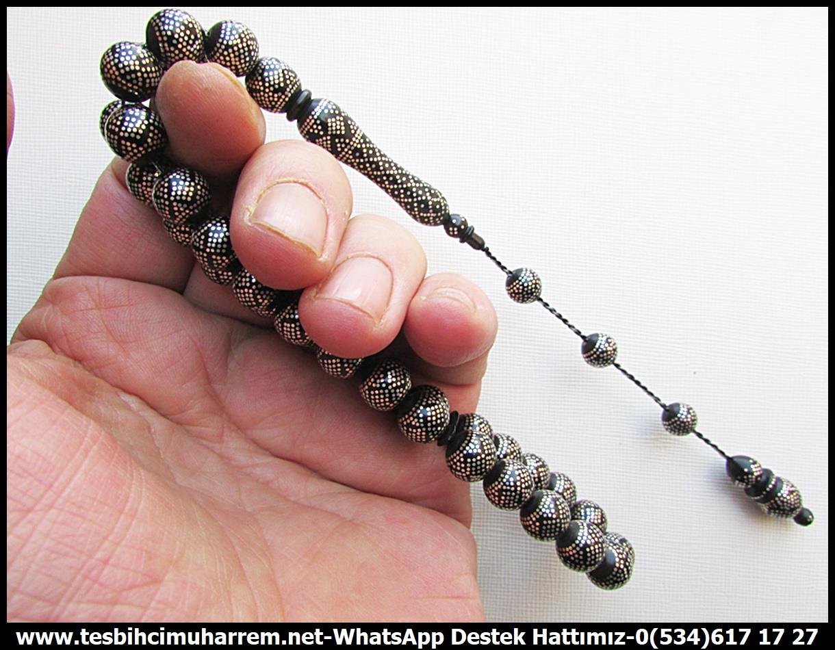 Kuka Ağacı TesbihlerTM13057Doğal lifsiz ceviz içi kullanılarak üretilen kuka tesbihler, özel kadife kapsülde sunulur. Tesbihci Muharrem'de zarif zerre tesbih modellerini keşfedin. Kaliteli ve özel tasarımlar için hemen tıklayın!Tespih Kuka Küre Kesim Yoğun Gümüş Çakım Çeşm-i Selina Kilimcinin Kör Hasan Tesbih 