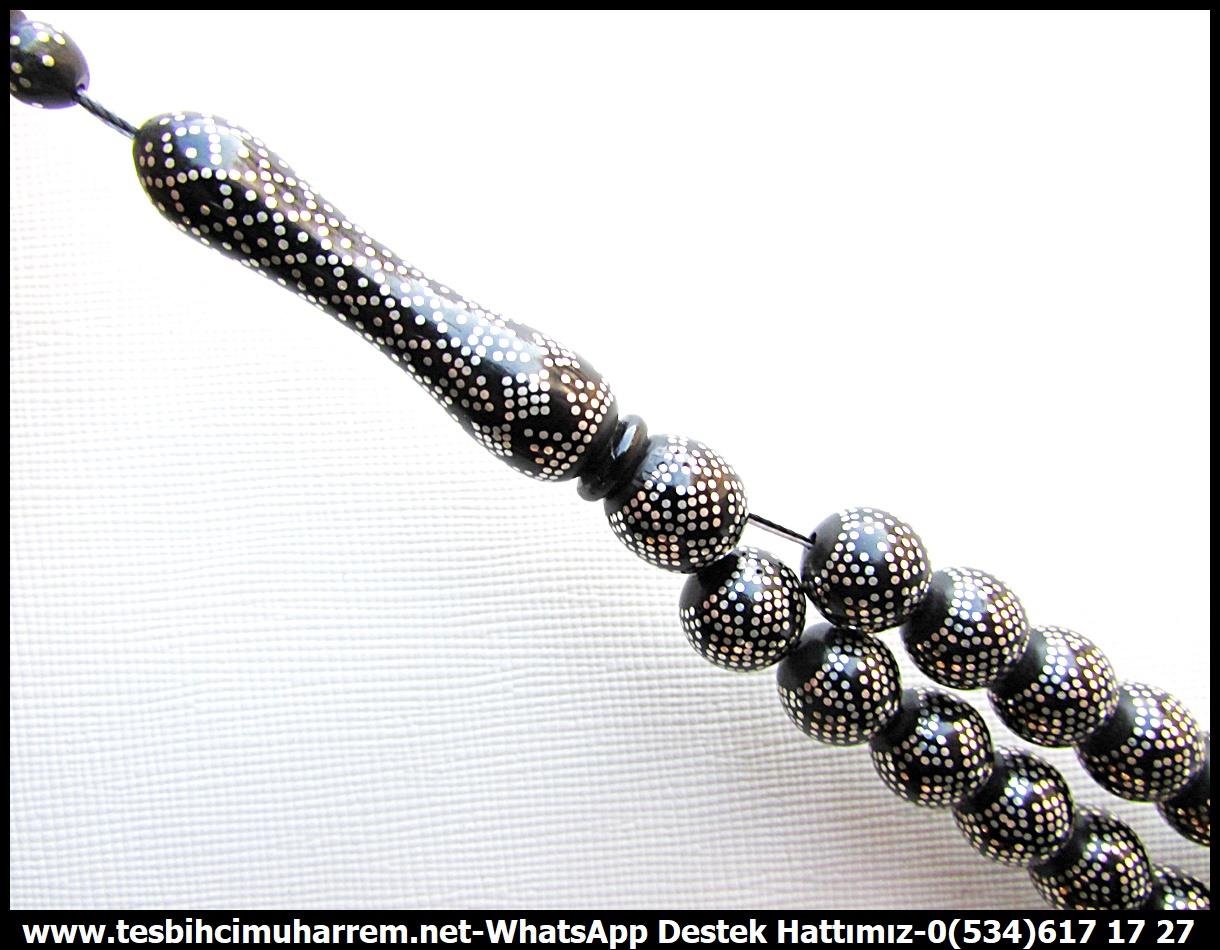 Kuka Ağacı TesbihlerTM13057Doğal lifsiz ceviz içi kullanılarak üretilen kuka tesbihler, özel kadife kapsülde sunulur. Tesbihci Muharrem'de zarif zerre tesbih modellerini keşfedin. Kaliteli ve özel tasarımlar için hemen tıklayın!Tespih Kuka Küre Kesim Yoğun Gümüş Çakım Çeşm-i Selina Kilimcinin Kör Hasan Tesbih 