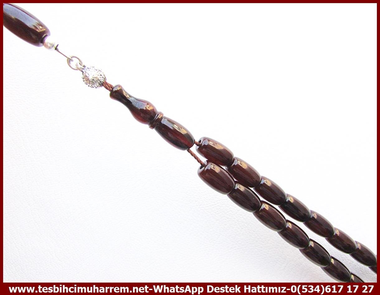 Osmanlı Benzetme Eskitme Eski Usül TesbihlerTM13903Düzgün Baba Usta Tornası Tespih | Vintage Sıkma Kehribar, Eski Usül, Vişne Renk, Osmanlı Form, Gümüş Püsküllü, “Tevafuk” TesbihTespih Sıkma Kehribar I Eski Usül Gümüş Püskül Kapsül Kesim Vişne Tevafuk Tesbih 