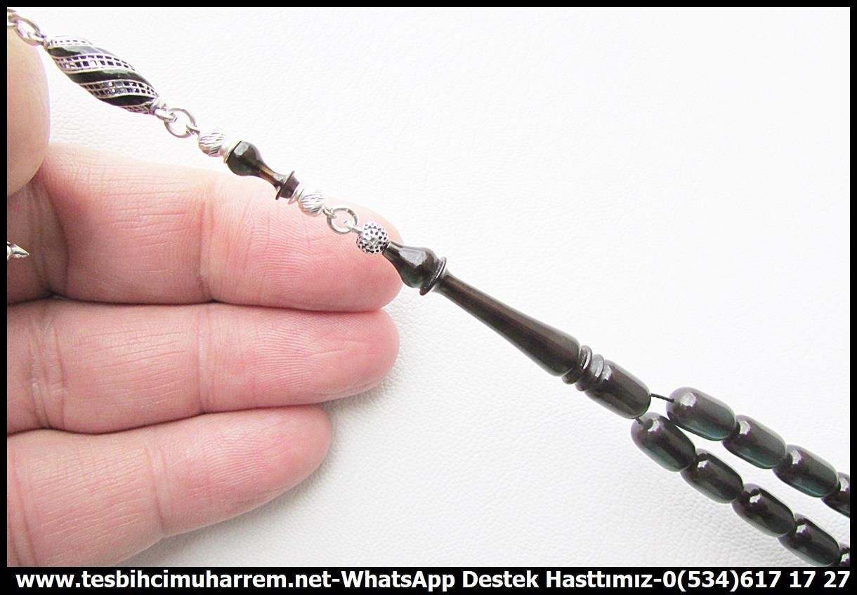 Siyah Kehribar TesbihlerTM14029Mevlüt Bozkurt Usta İşçilikli Sıkma Kehribar Tesbih – Yeşil Yansımalı, Kapsül Kesim, Özel Püsküllü “Angora” İsimli Özel Tasarım TespihTespih Sıkma Kehribar I Kapsül Kesim Özel Çalışma Özel Püskül  Yeşil Yansımalı Angora Tesbih
