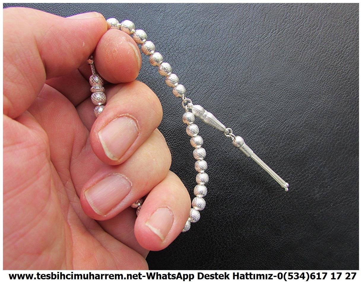 Maskot, Bileklik ve Bürokrat TespihlerTM13919Tesbihci Muharrem Atölyesi Tespih Gümüş Bürokrat I 4 Parmak Noktalı Gravürlü 925 Ayar Gümüş-4 TesbihTespih Gümüş Bürokrat I Gravürlü Noktalı 4 Parmak 925 Ayar Gümüş-4 Tesbih