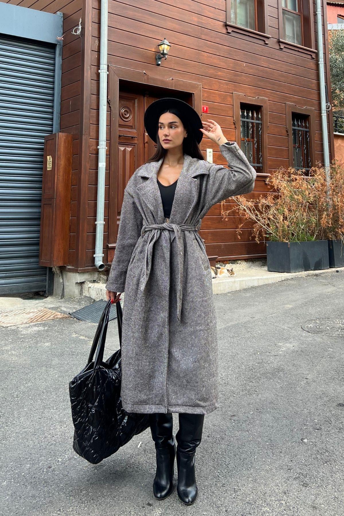 Balık Sırtı Desen Kuşaklı Cepli Uzun Kaban Kahve