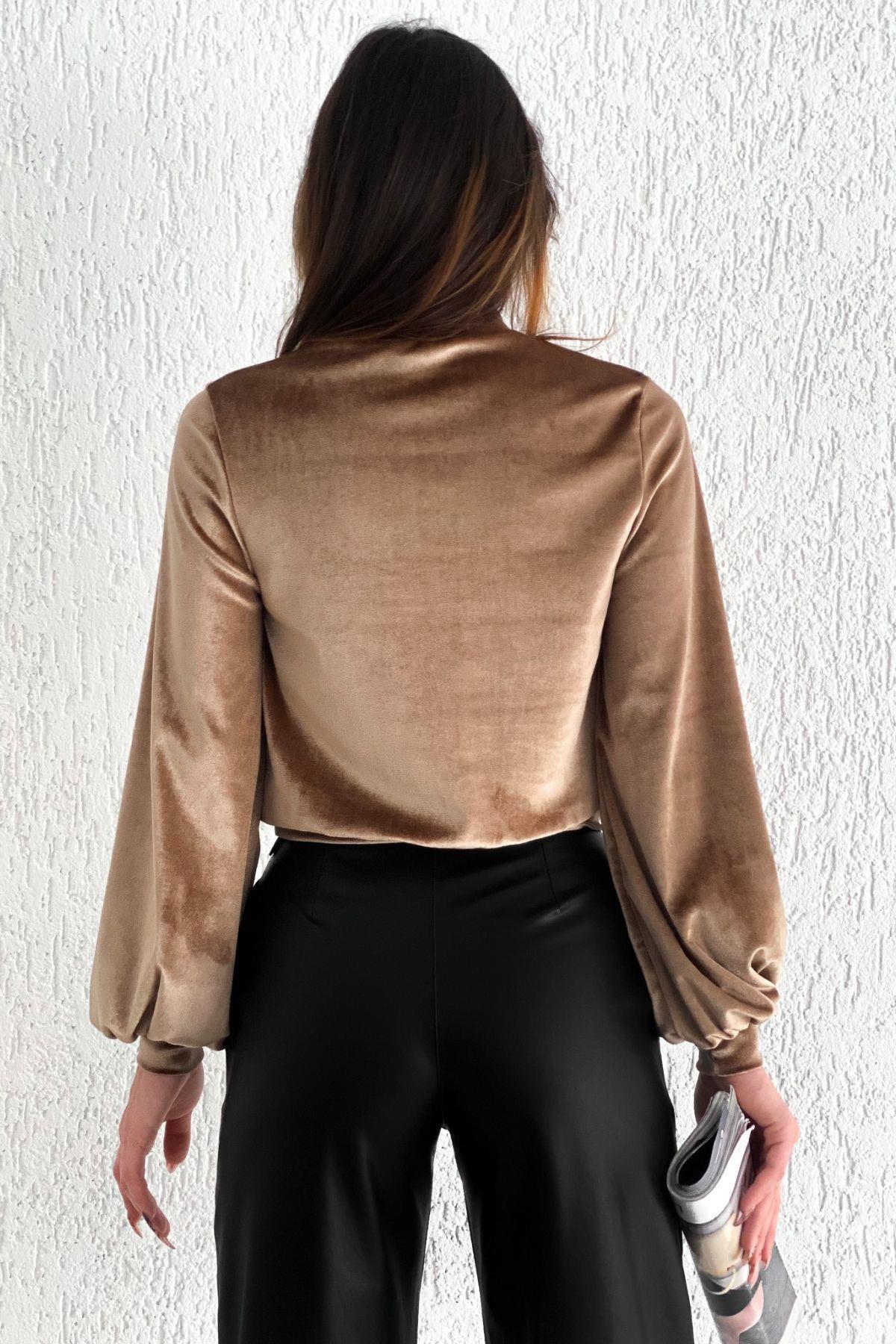 Balıkçı Yaka Uzun Kollu Kadife Crop Vizon