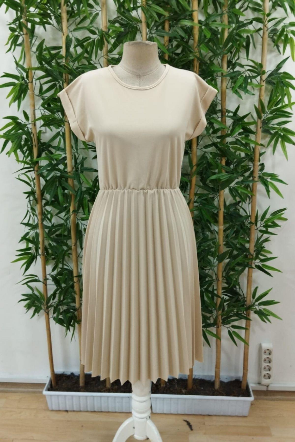 Bel Lastikli Piliseli Kısa Krep Elbise Bej