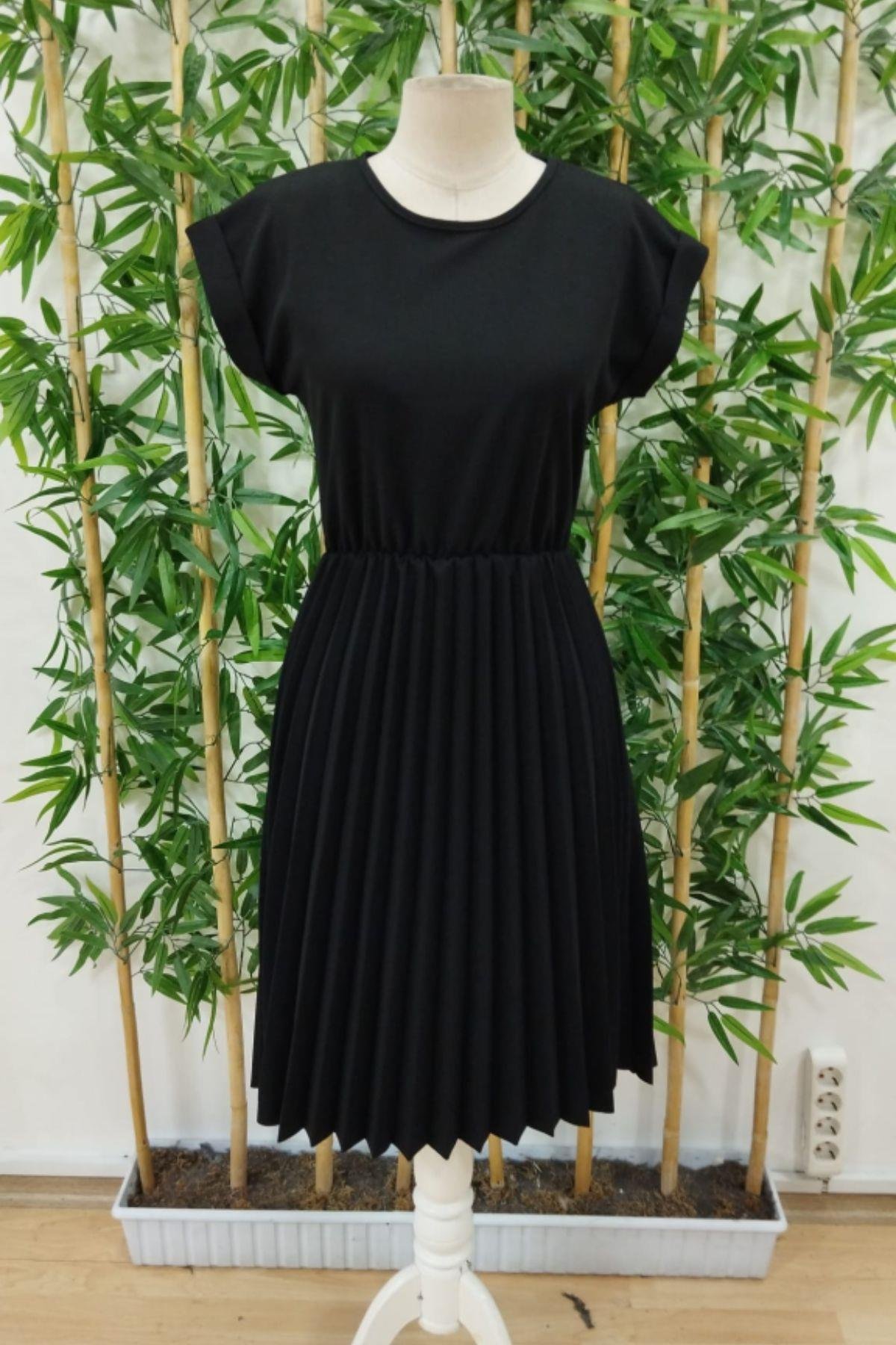 Bel Lastikli Piliseli Kısa Krep Elbise Siyah