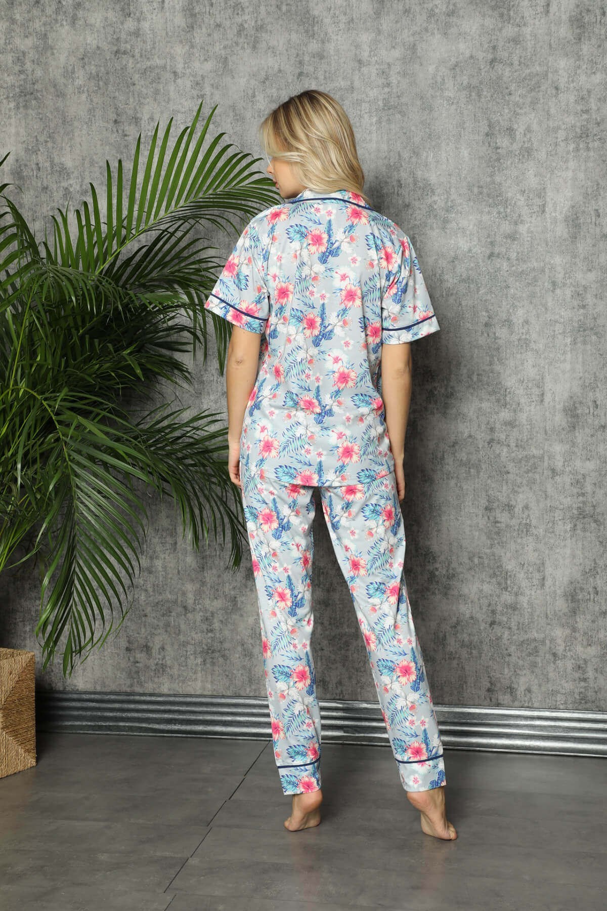 Çiçek Desenli Düğmeli Kısa Kol Pijama Takımı
