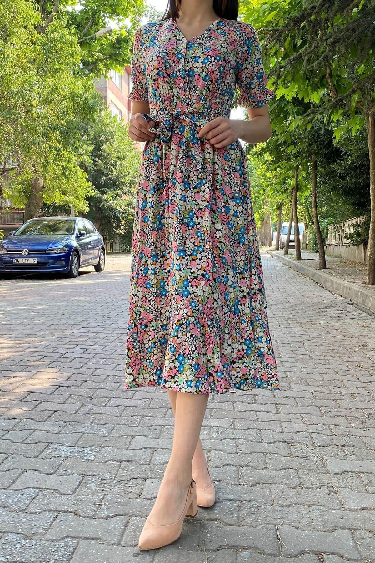 Çiçek Desenli Yaka Düğmeli Elbise