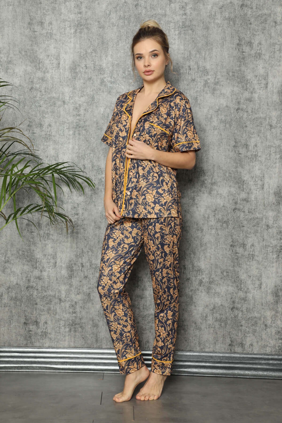 Çiçekli Düğmeli Kısa Kol Pijama Takımı
