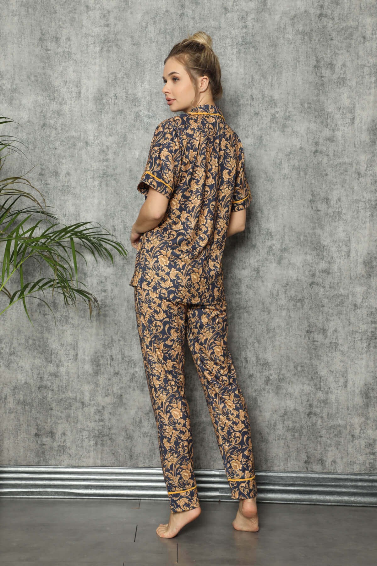 Çiçekli Düğmeli Kısa Kol Pijama Takımı