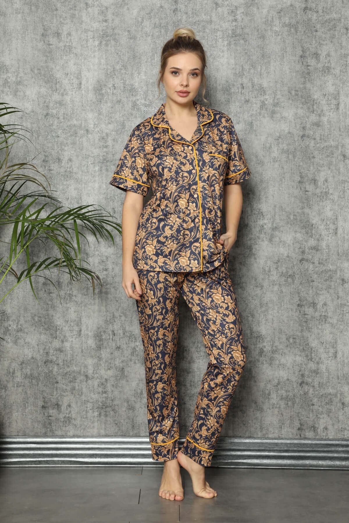 Çiçekli Düğmeli Kısa Kol Pijama Takımı