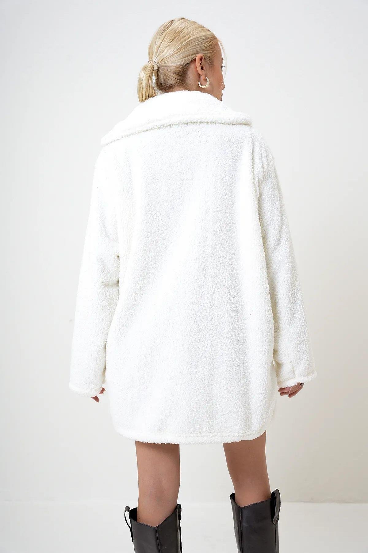 Çift Cepli Önü Düğmeli Astarsız Oversize Peluş Ceket Beyaz