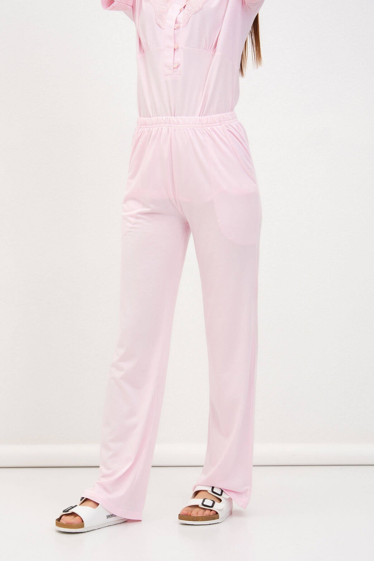 Dantel Detaylı Yaka Düğmeli Pijama Takımı