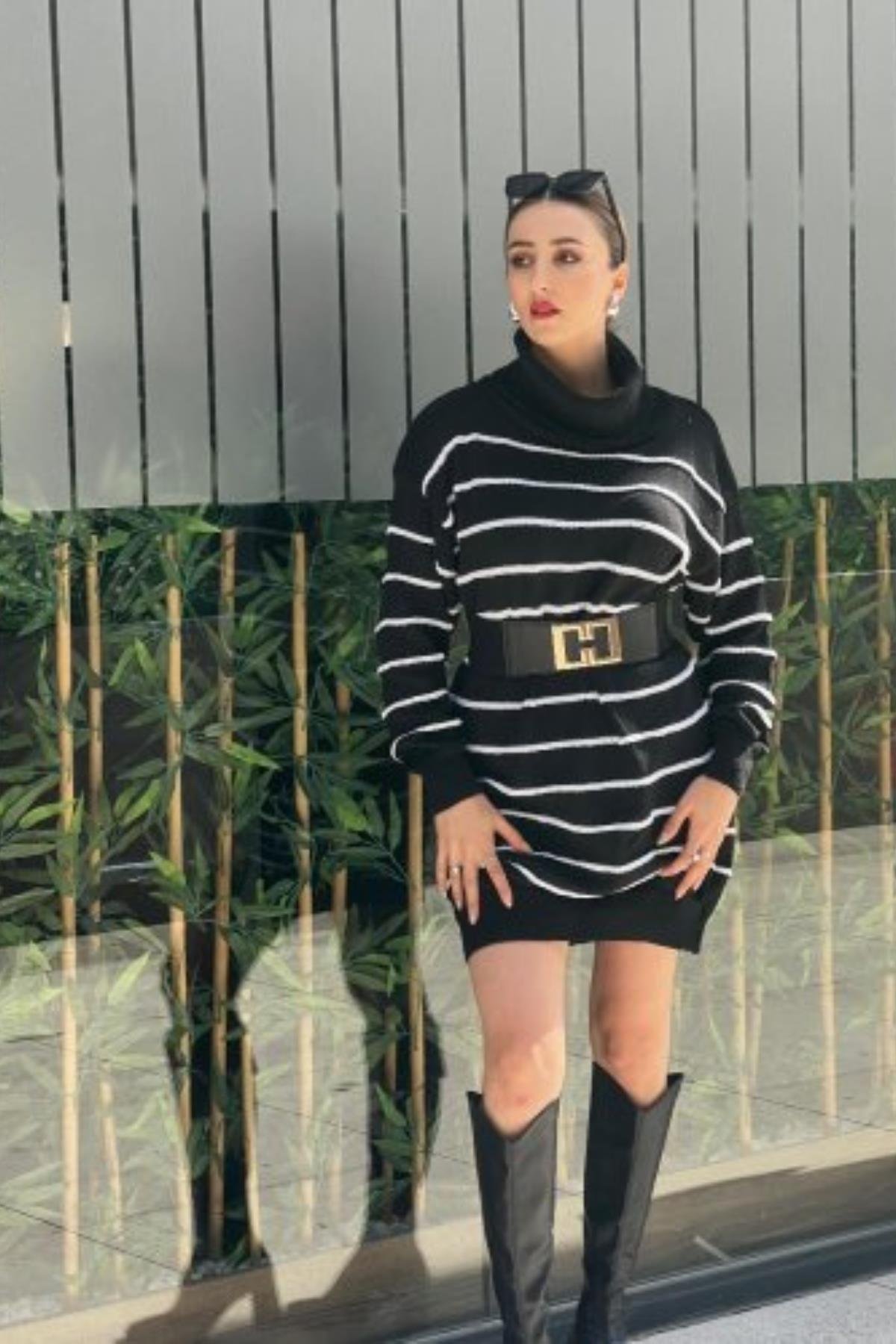 Degaje Yaka Çizgili Sonya İplik Mini Boy Triko Elbise (Kemersiz) Siyah