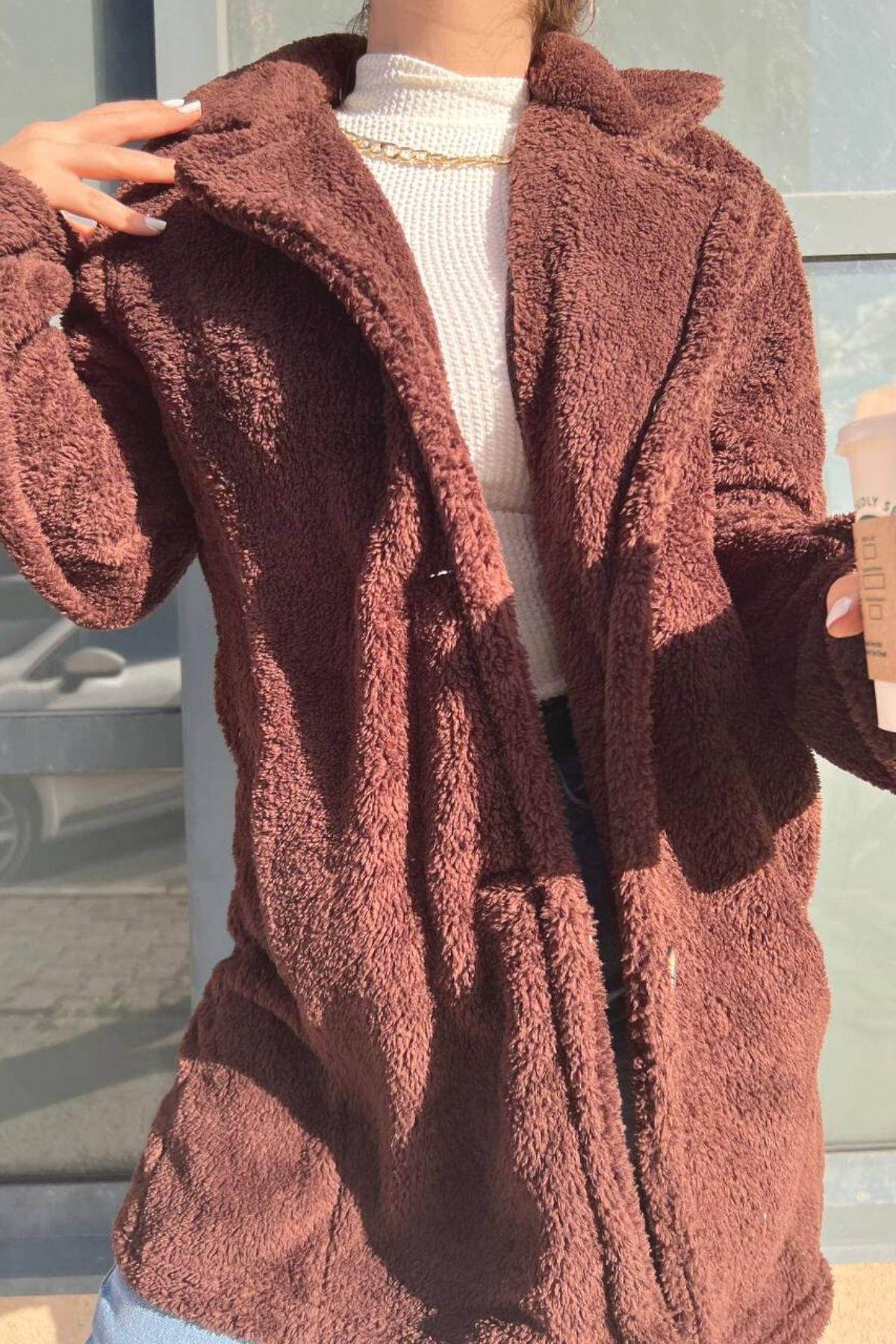 Düğmeli Peluş Kaban Kahve