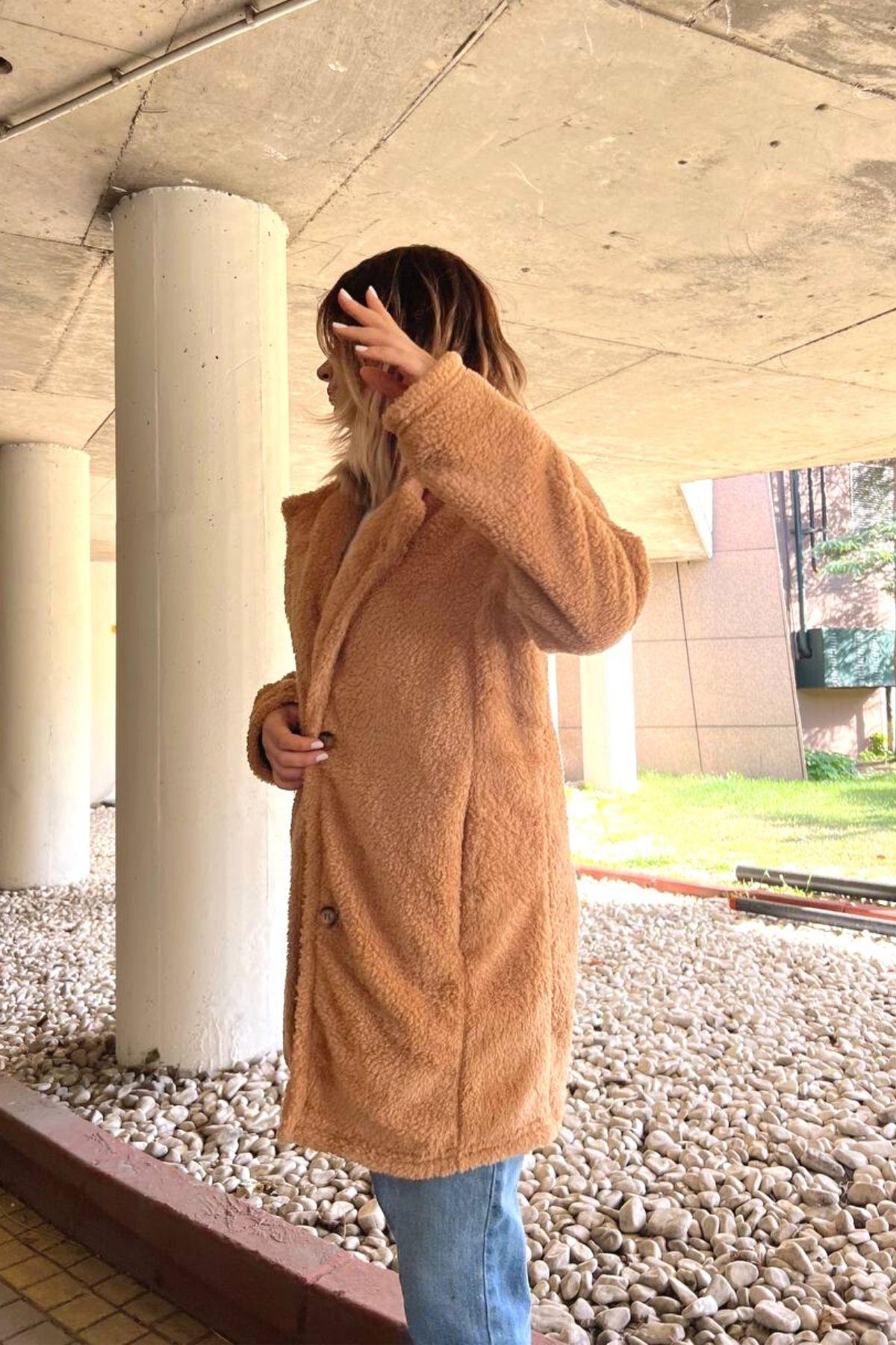 Düğmeli Peluş Kaban Vizon