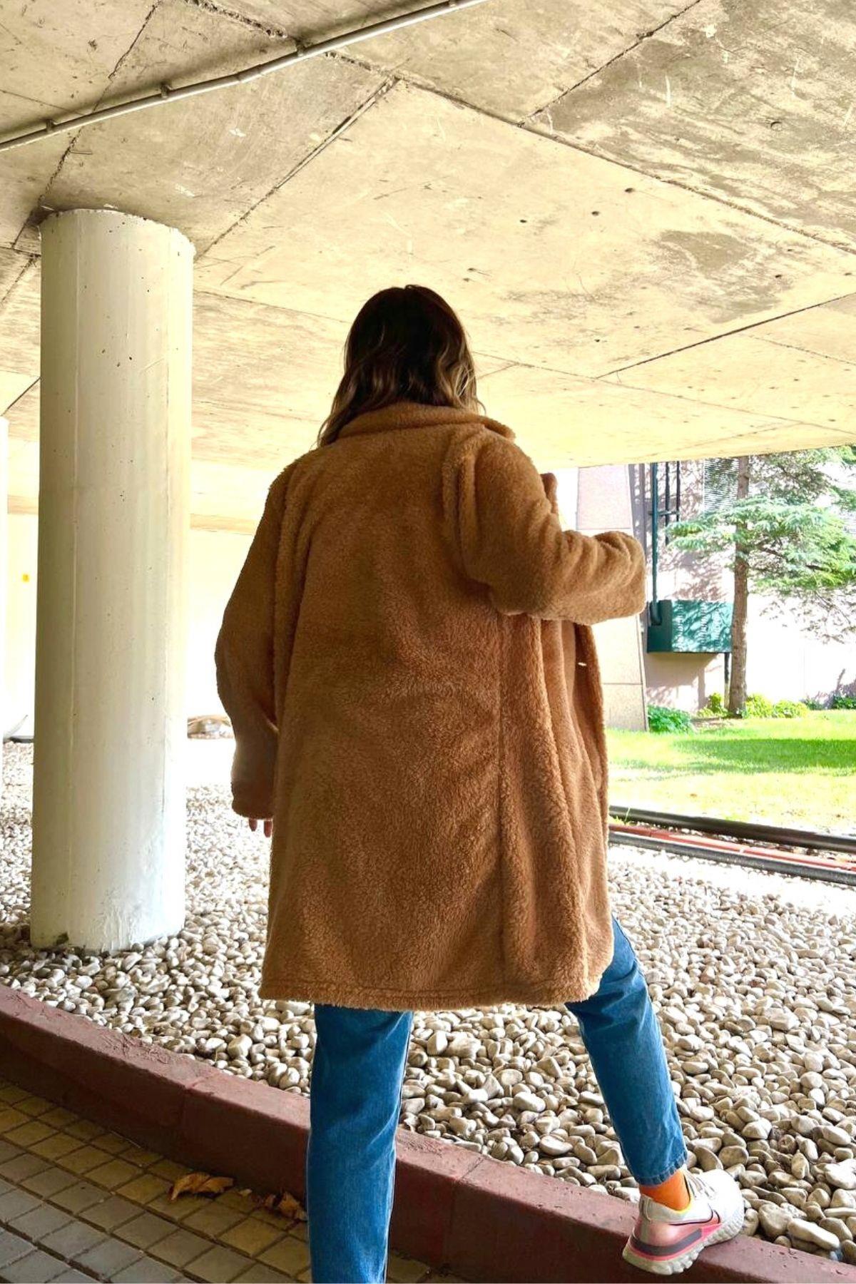 Düğmeli Peluş Kaban Vizon