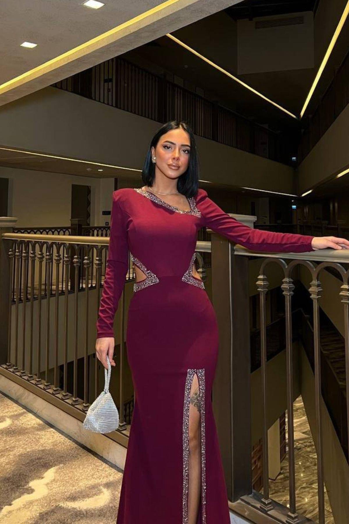 Göğüs ve Bel Dekolteli Taşlı Abiye Elbise Mürdüm