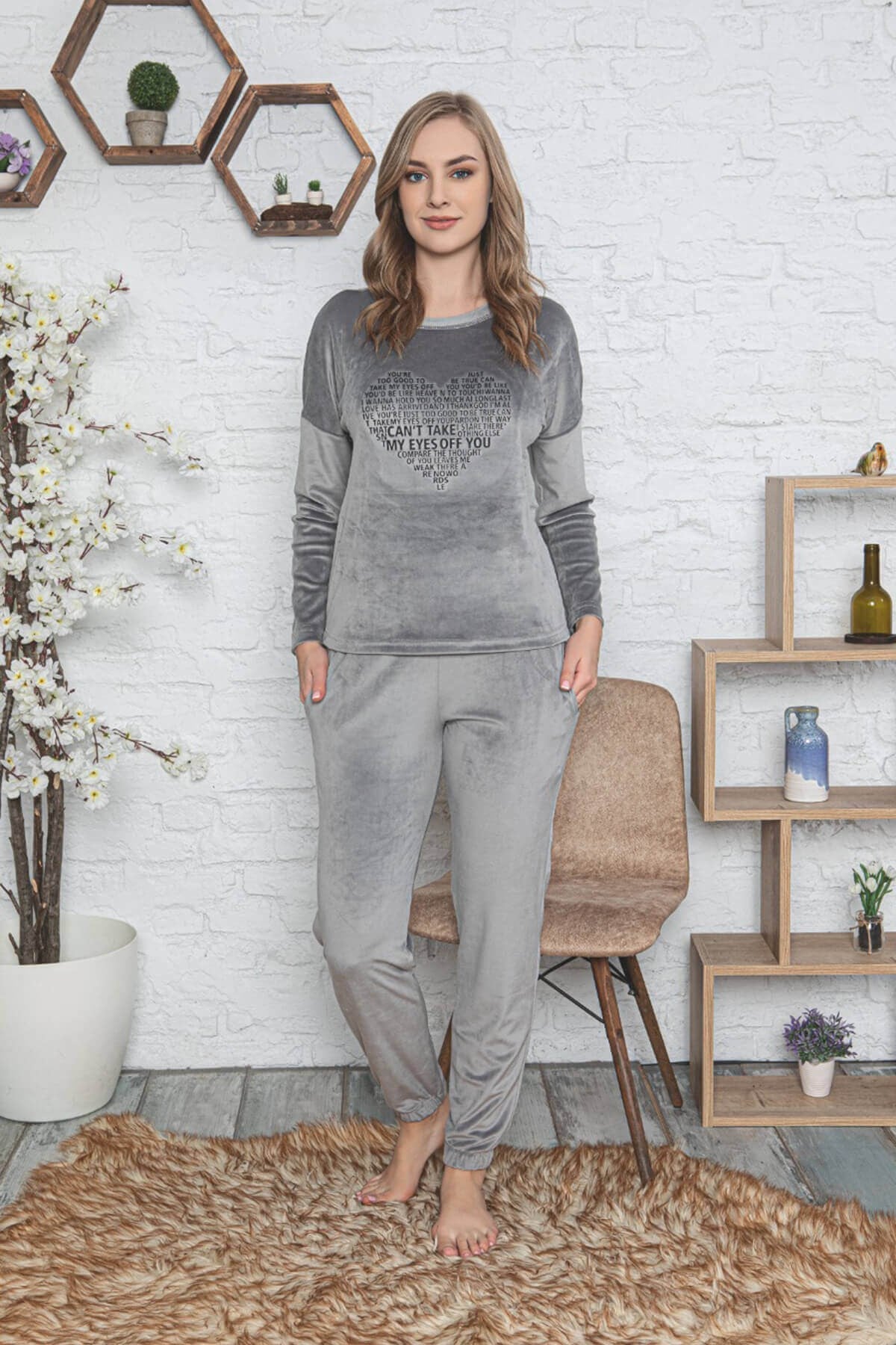 Kalp Detaylı Fransız Kadife Pijama Takımı