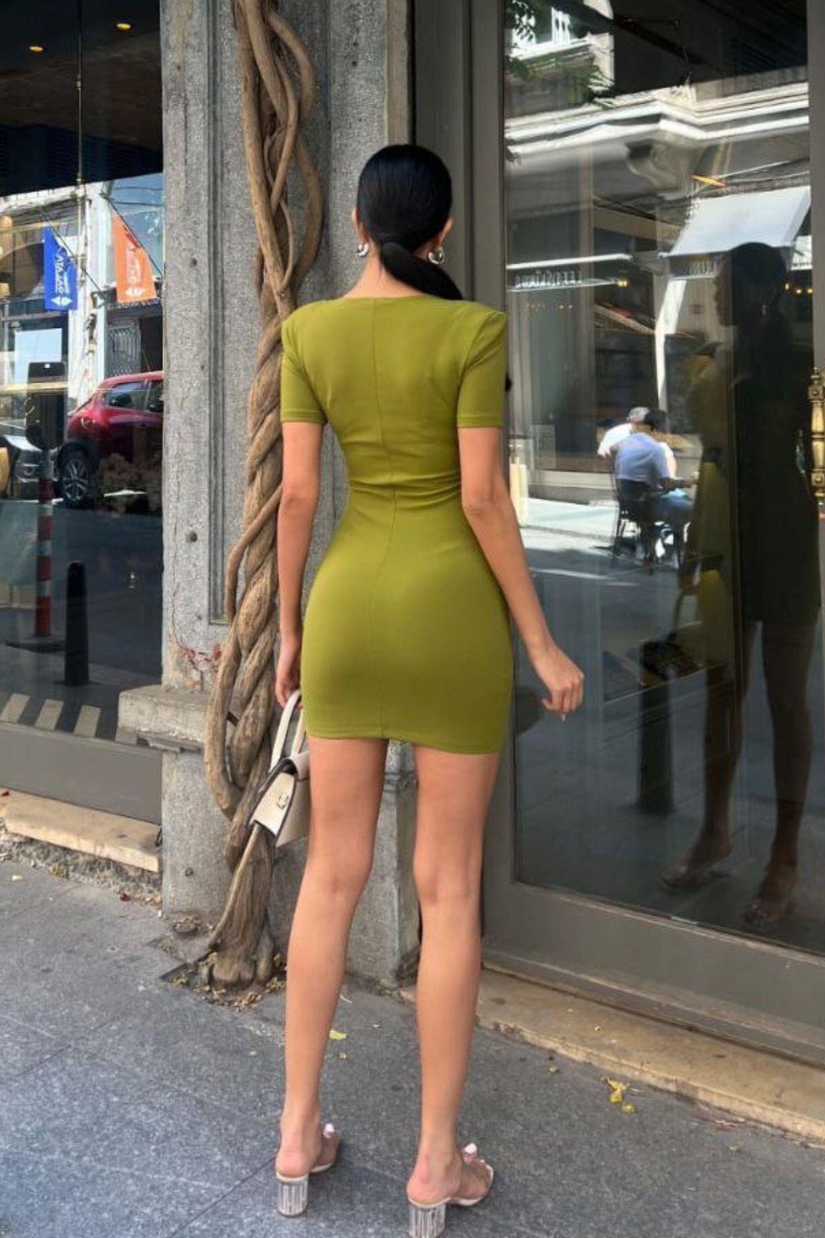 Kalp Yaka Vaktakı Mini Krep Elbise Yağ Yeşili
