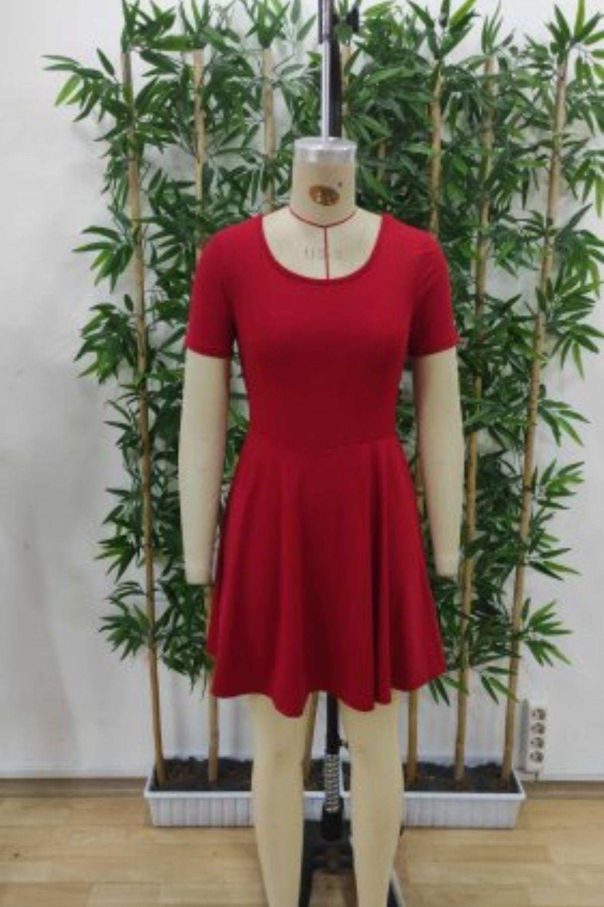 Kare Yaka Şort Detaylı Dalgıç Elbise Kırmızı