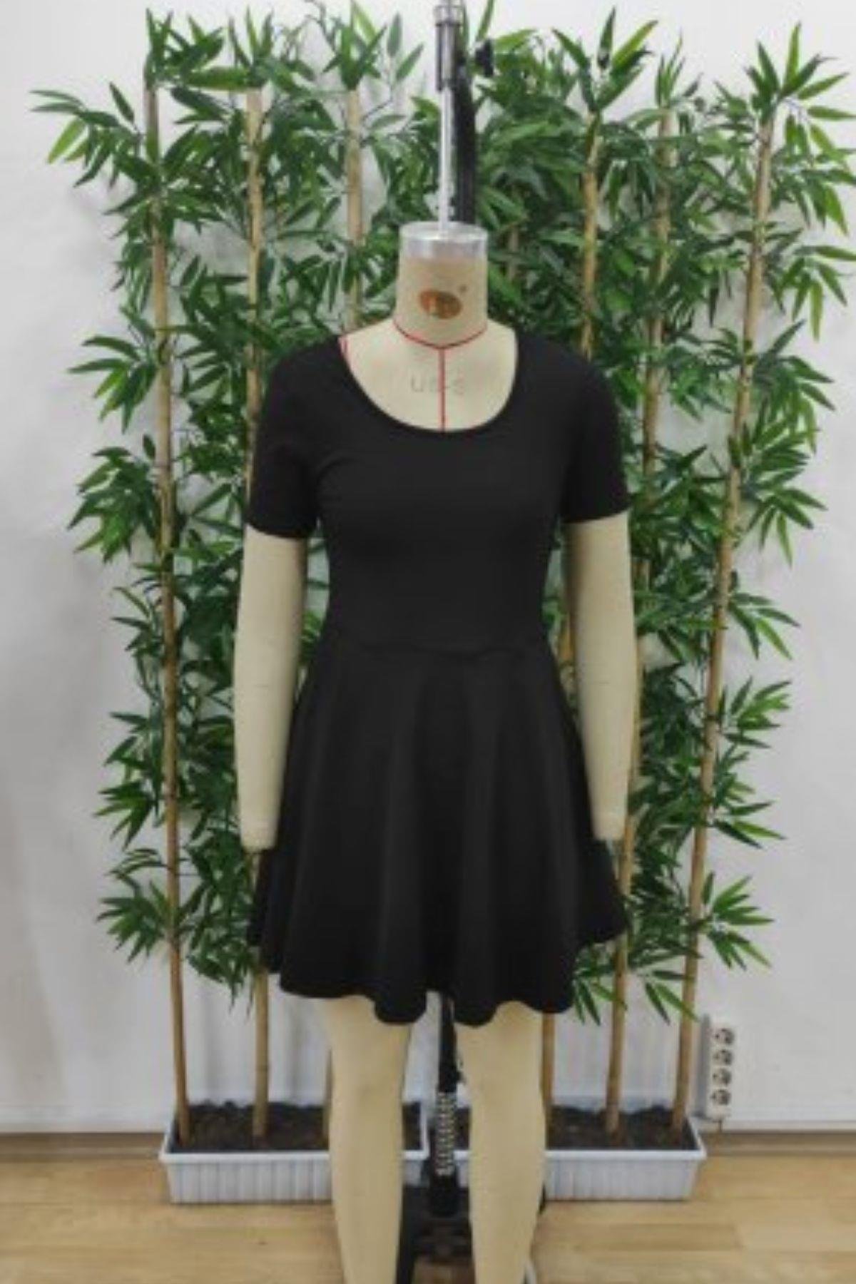 Kare Yaka Şort Detaylı Dalgıç Elbise Siyah