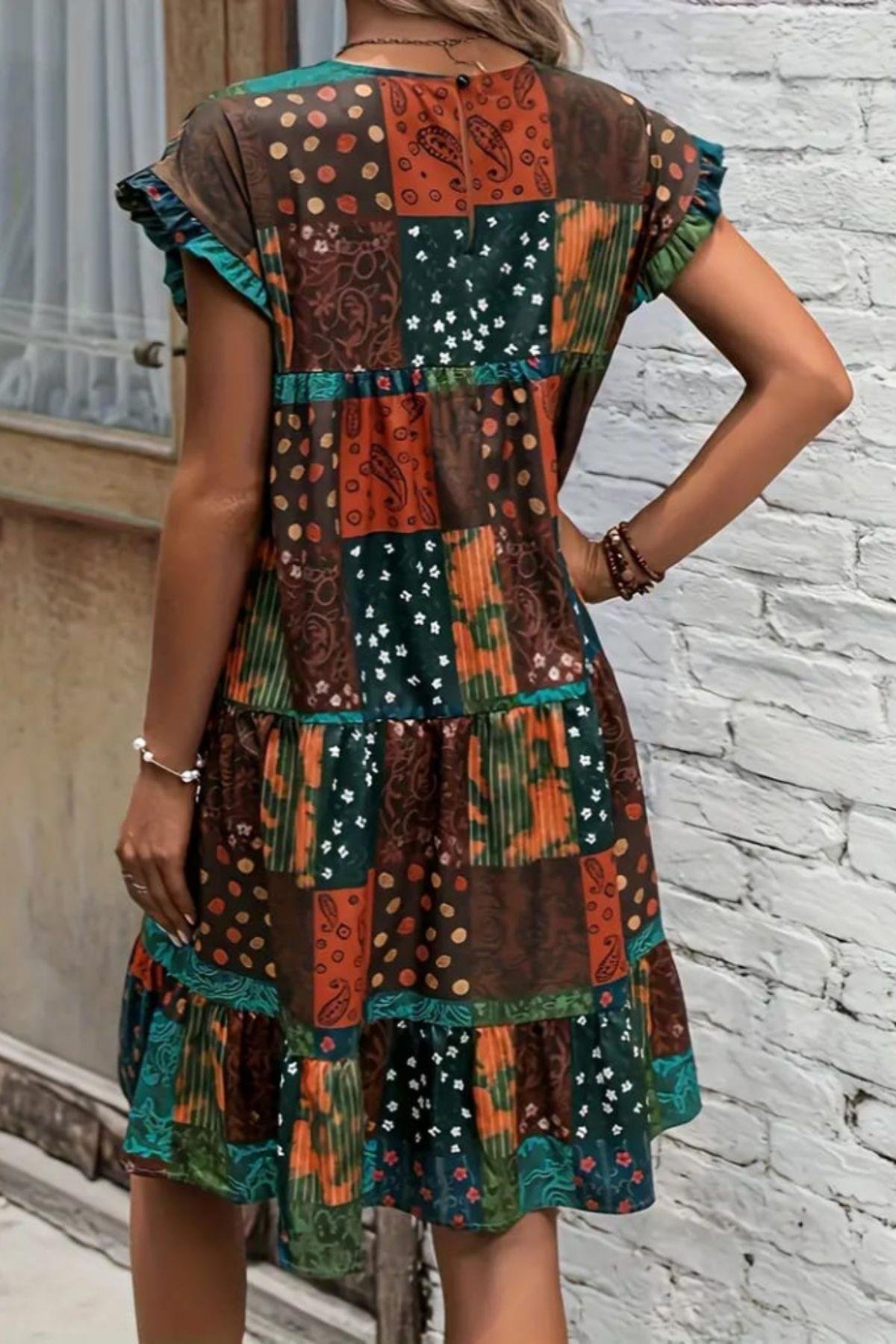 Kolları Fırfırl Yuvarlak Yaka Elbise Desenli