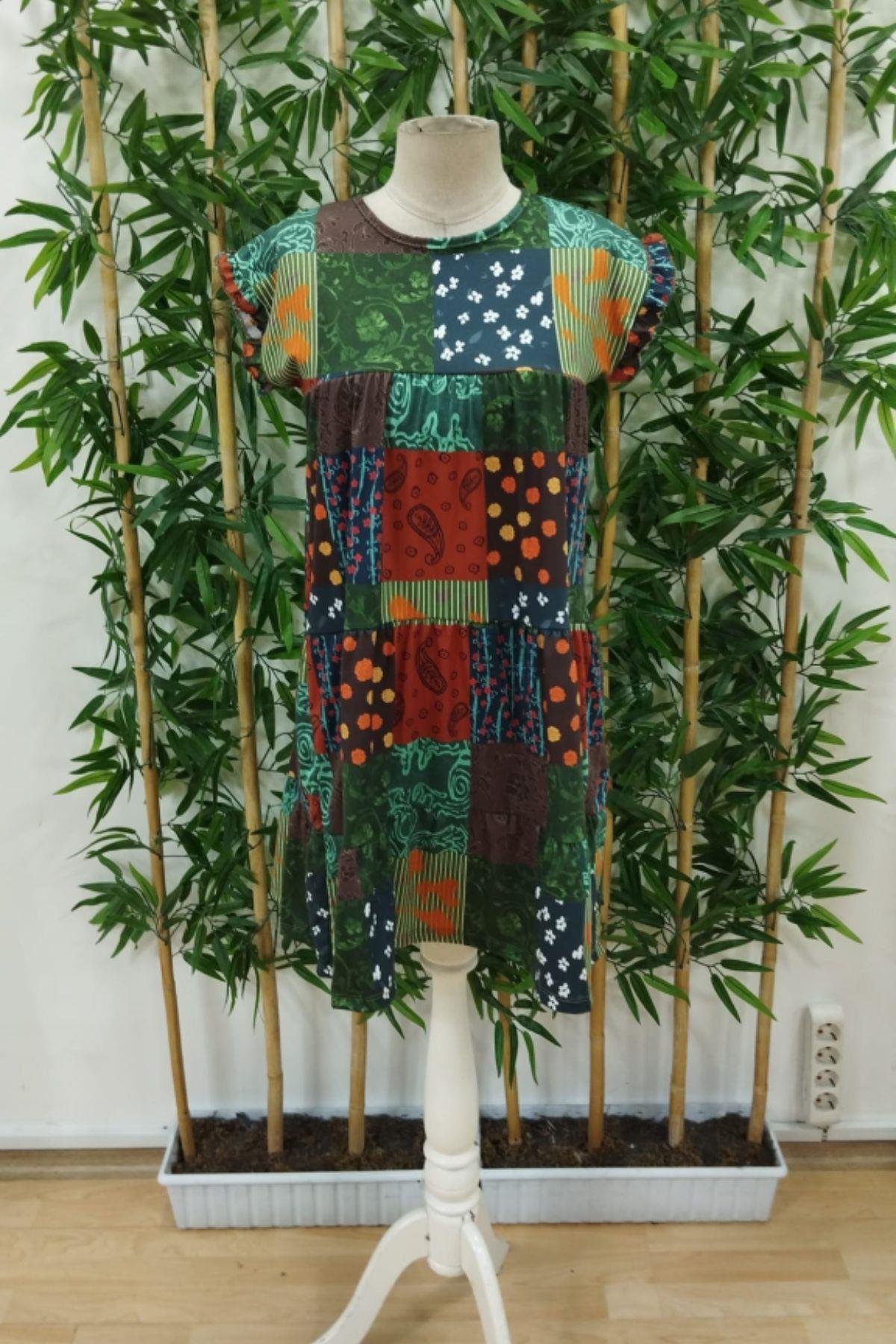 Kolları Fırfırl Yuvarlak Yaka Elbise Desenli