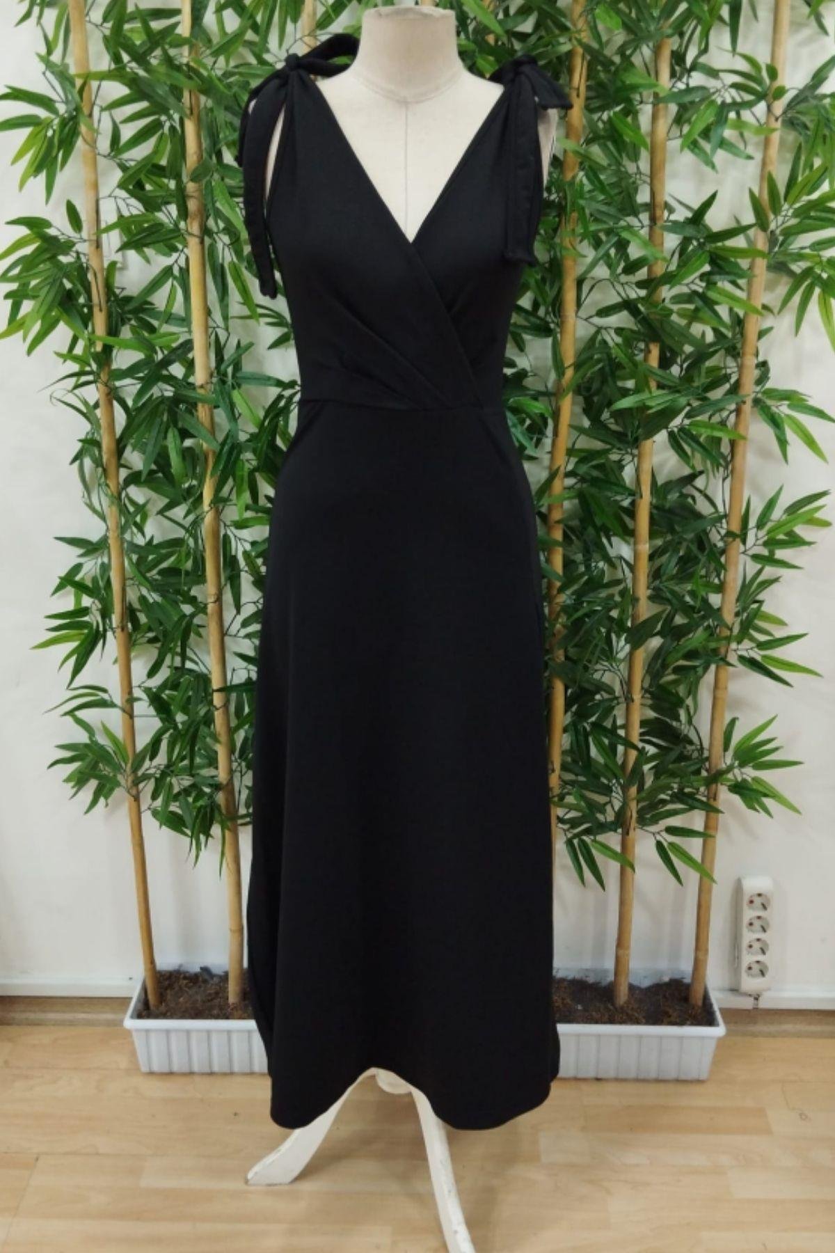 Kruvaze Yaka Askılı Yırtmaçlı Krep Elbise Siyah