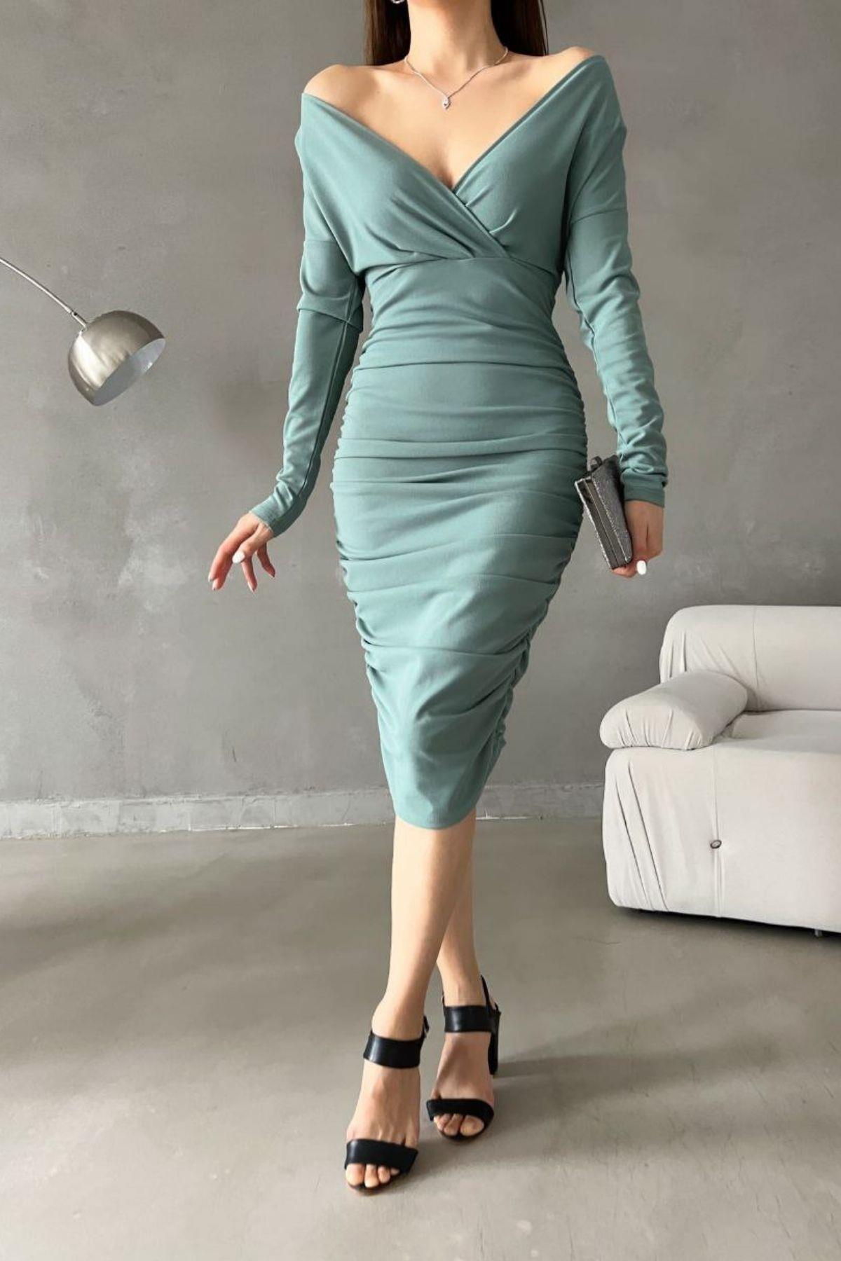 Kruvaze Yaka Drape Detaylı Sandy Kumaş Midi Elbise Mint