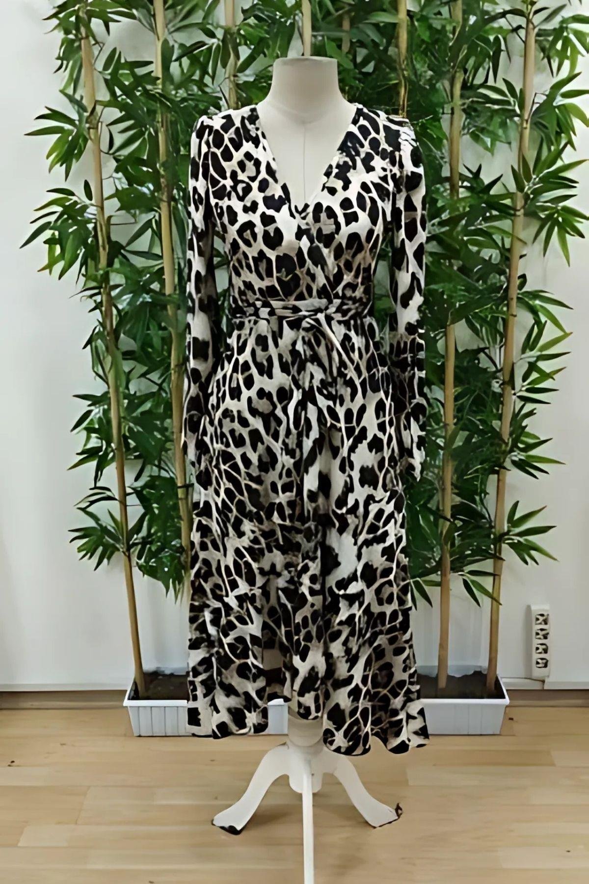 Kruvaze Yaka Kuşaklı Midi Boy Desenli Elbise Leopar