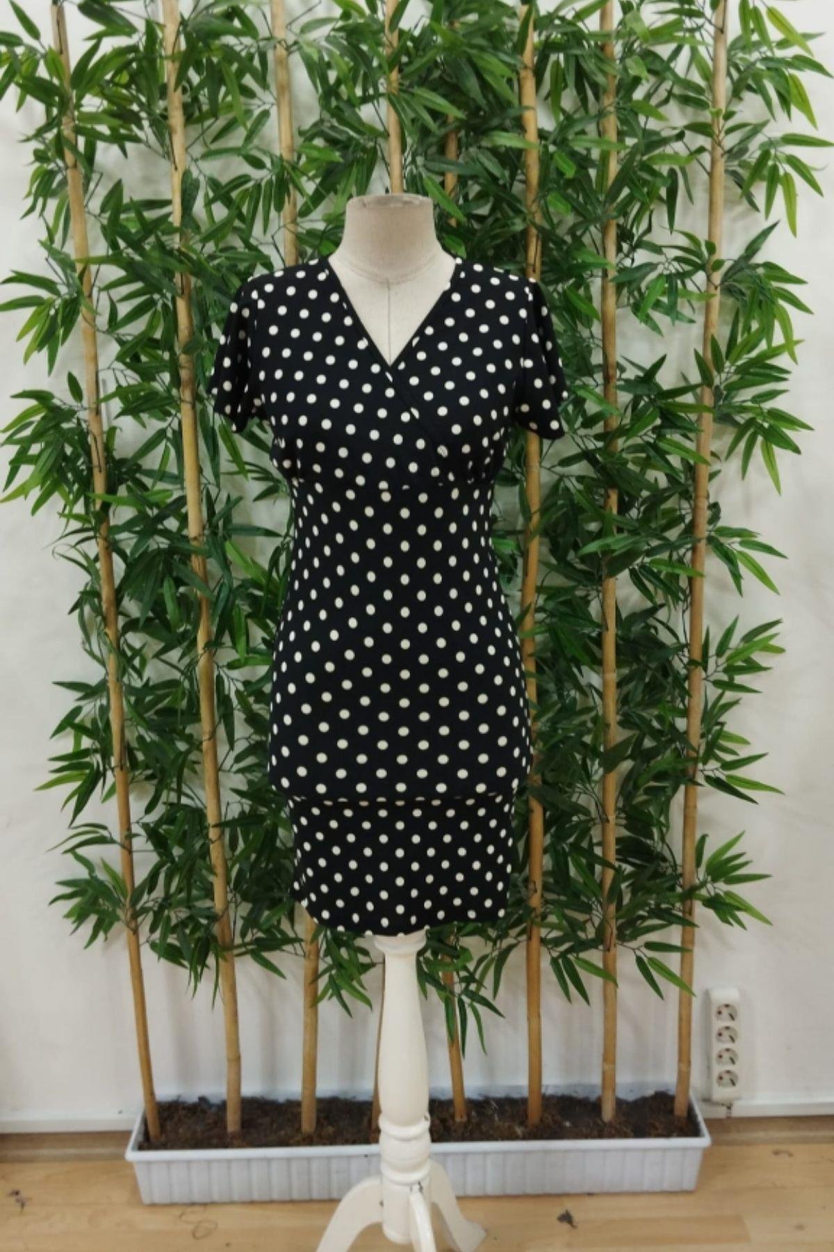 Kruvaze Yaka Puantiye Desen Krep Elbise Siyah