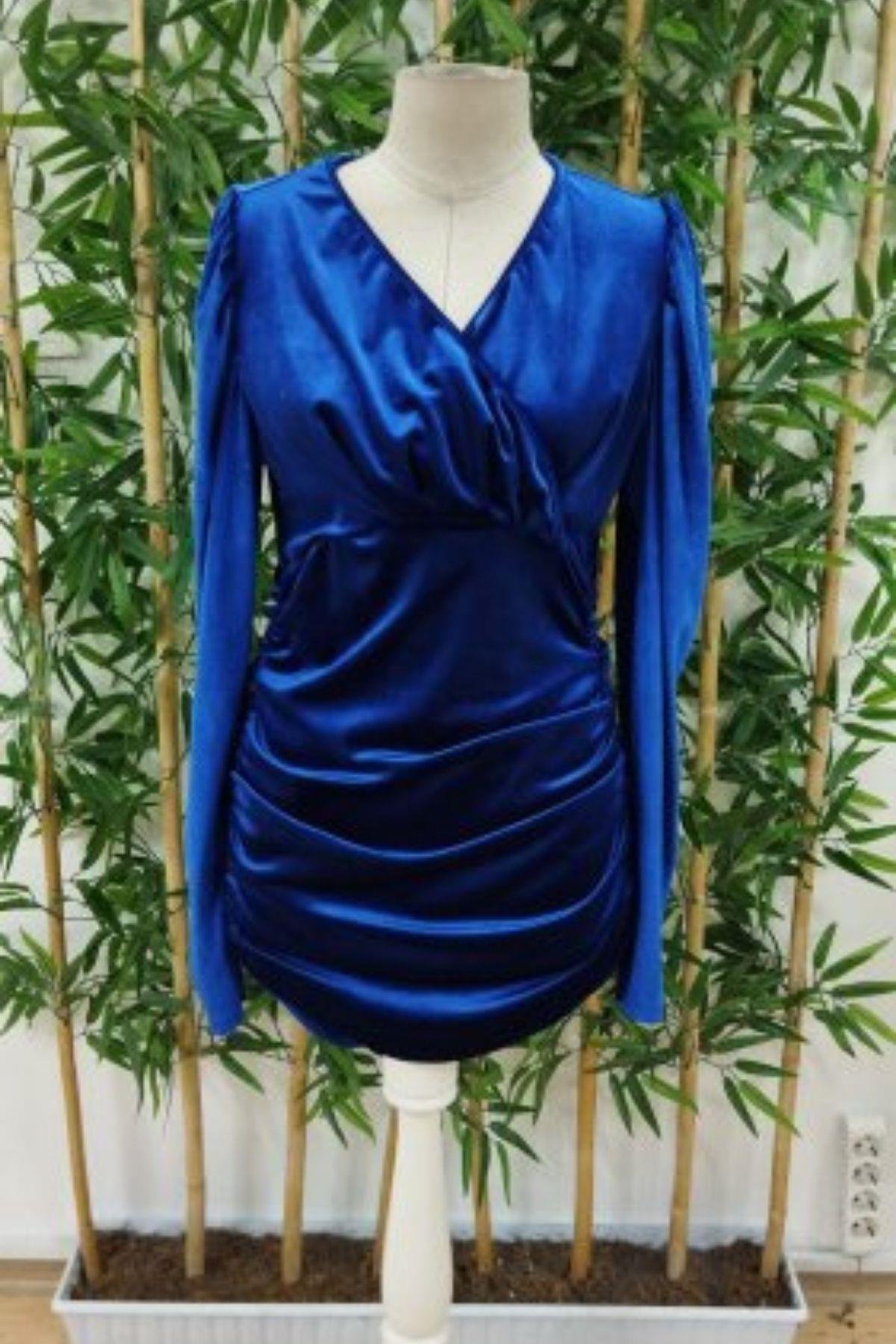 Kruvaze Yaka Yanlardan Büzgülü Kadife Elbise Mavi