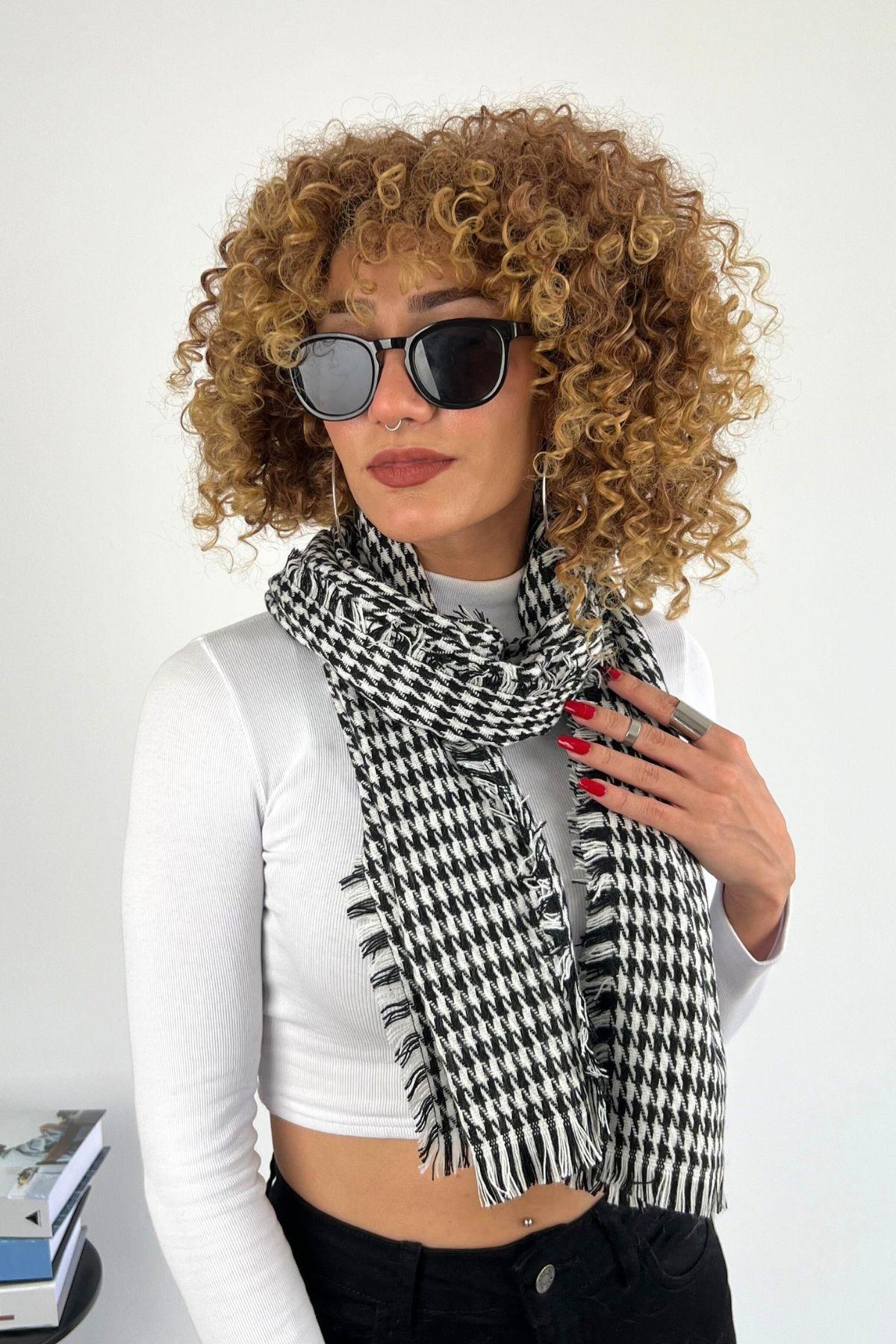 Monica Desenli Şal Beyaz